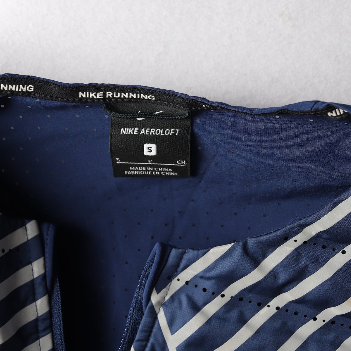 나이키 에어로로프트 플래시 러닝 베스트 패딩 조끼 상세 이미지 3