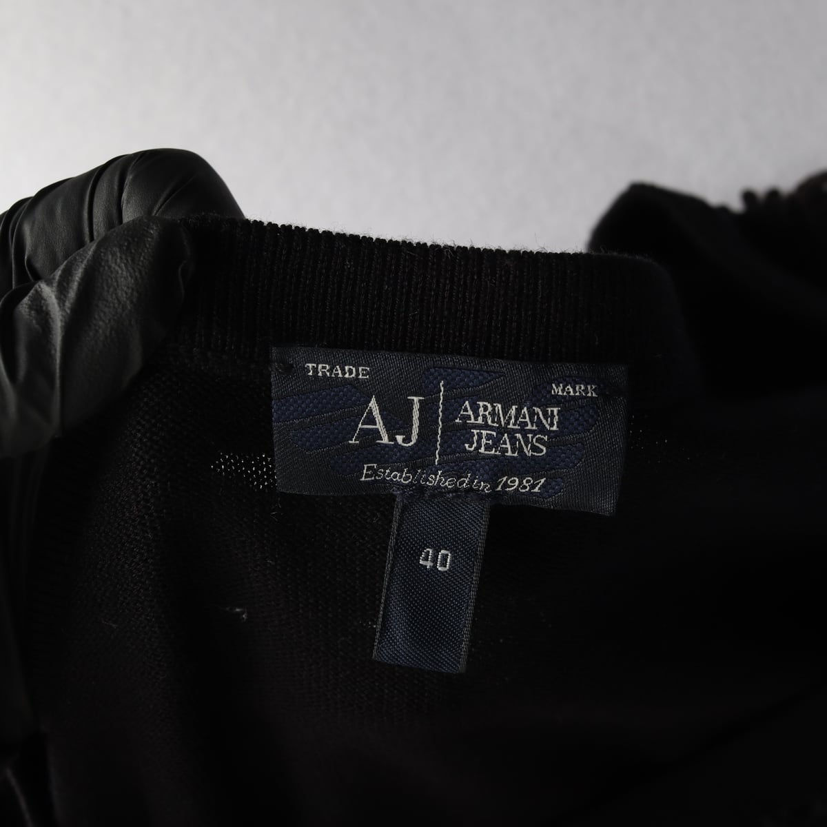 아르마니 진스 레이스 디테일 긴팔 티셔츠 상세 이미지 3