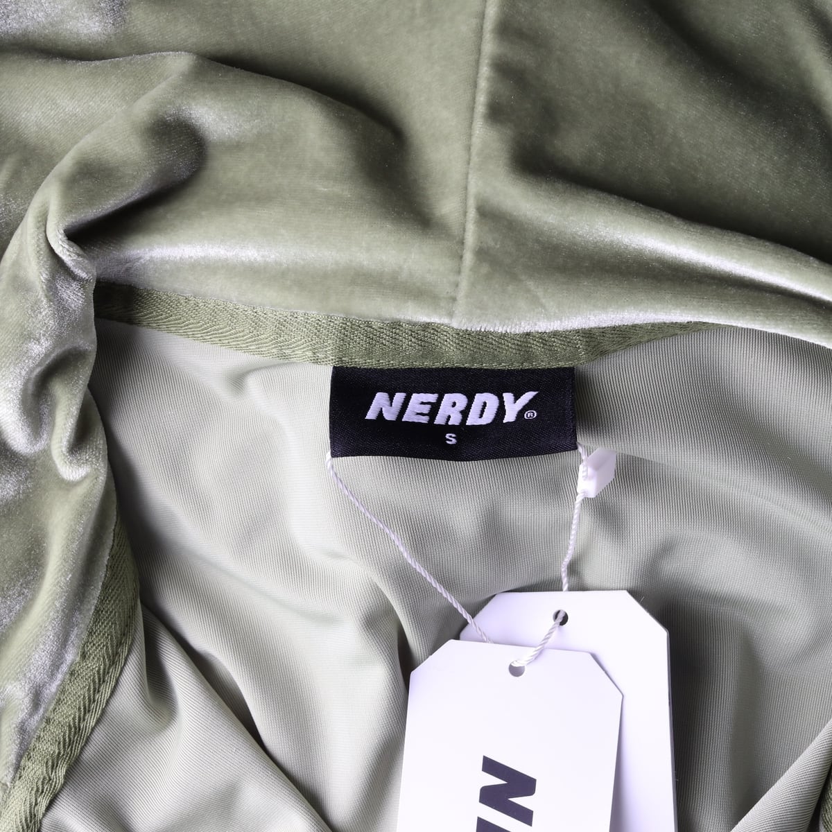 (새상품) 널디 23FW NY 벨벳 크롭 후디 트랙탑 올리브 그린 셋업 상세 이미지 3