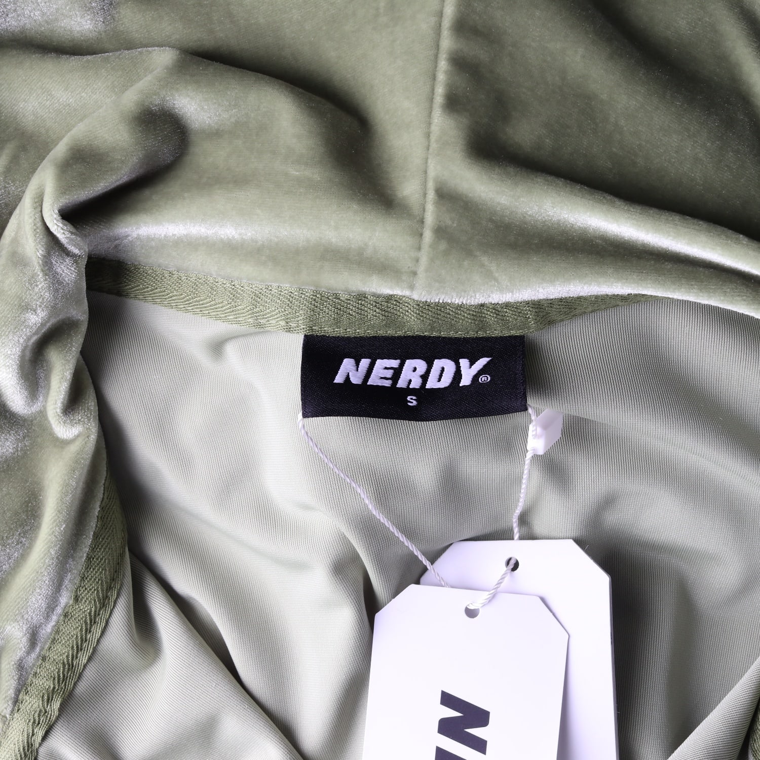(새상품) 널디 23FW NY 벨벳 크롭 후디 트랙탑 올리브 그린 셋업 이미지 3