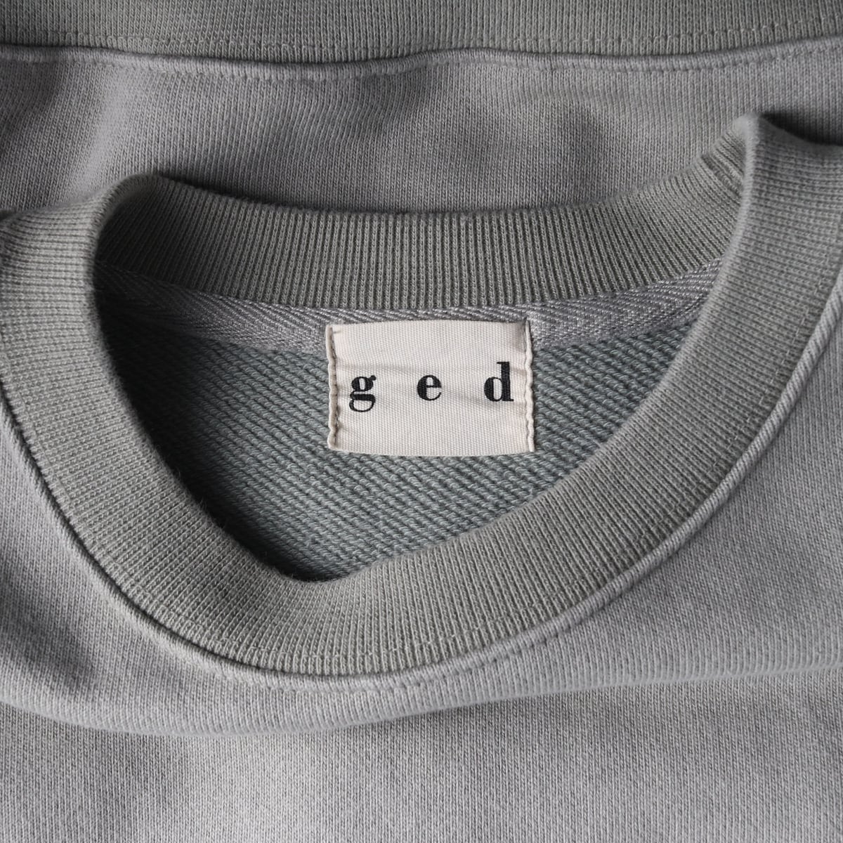 게드 ged 크롭 맨투맨 스웨트셔츠 상세 이미지 3