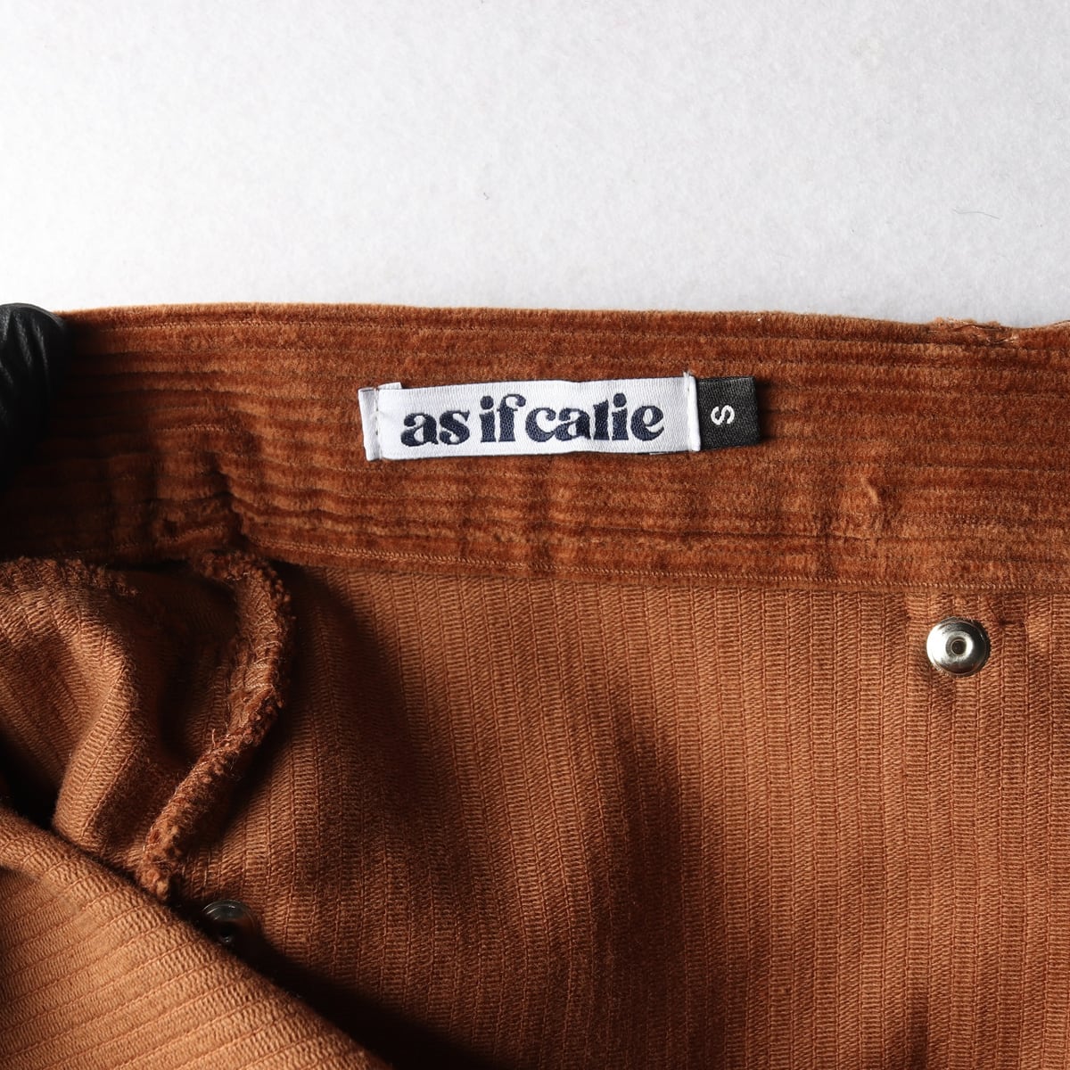 에즈이프 캘리 코듀로이 스터드 장식 숏팬츠 쇼츠  상세 이미지 3