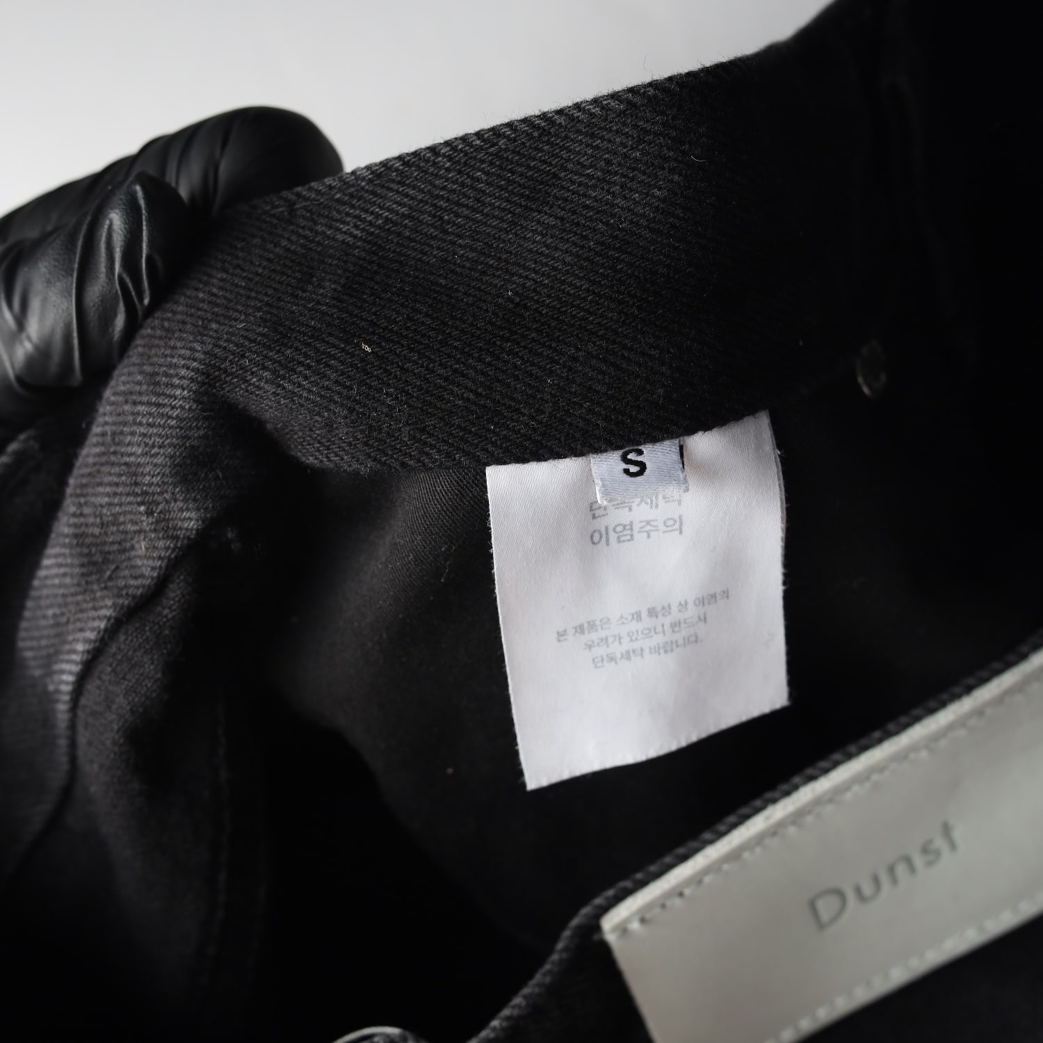 던스트 22SS 에센셜 세미 부츠컷 데님 팬츠 워시드블랙  이미지 4
