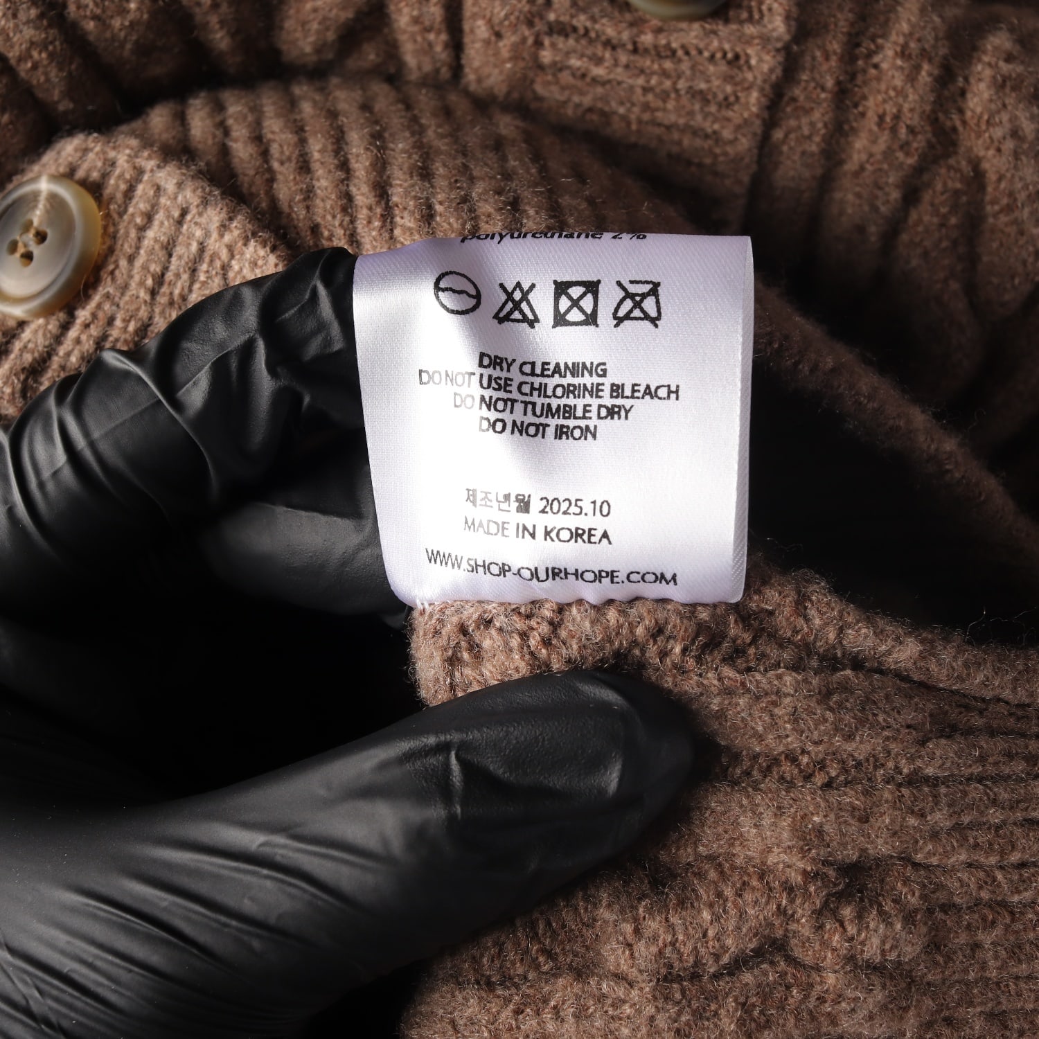 (새상품) 아워호프 25FW 캐롤라인 울 하이넥 버튼 가디건 브라운 이미지 5