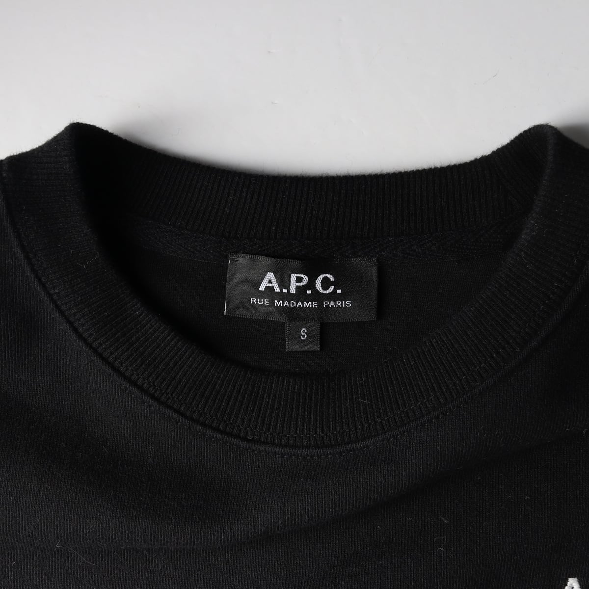 아페쎄 APC 22FW 로고 프린트 크롭 맨투맨 스웨트셔츠  상세 이미지 3