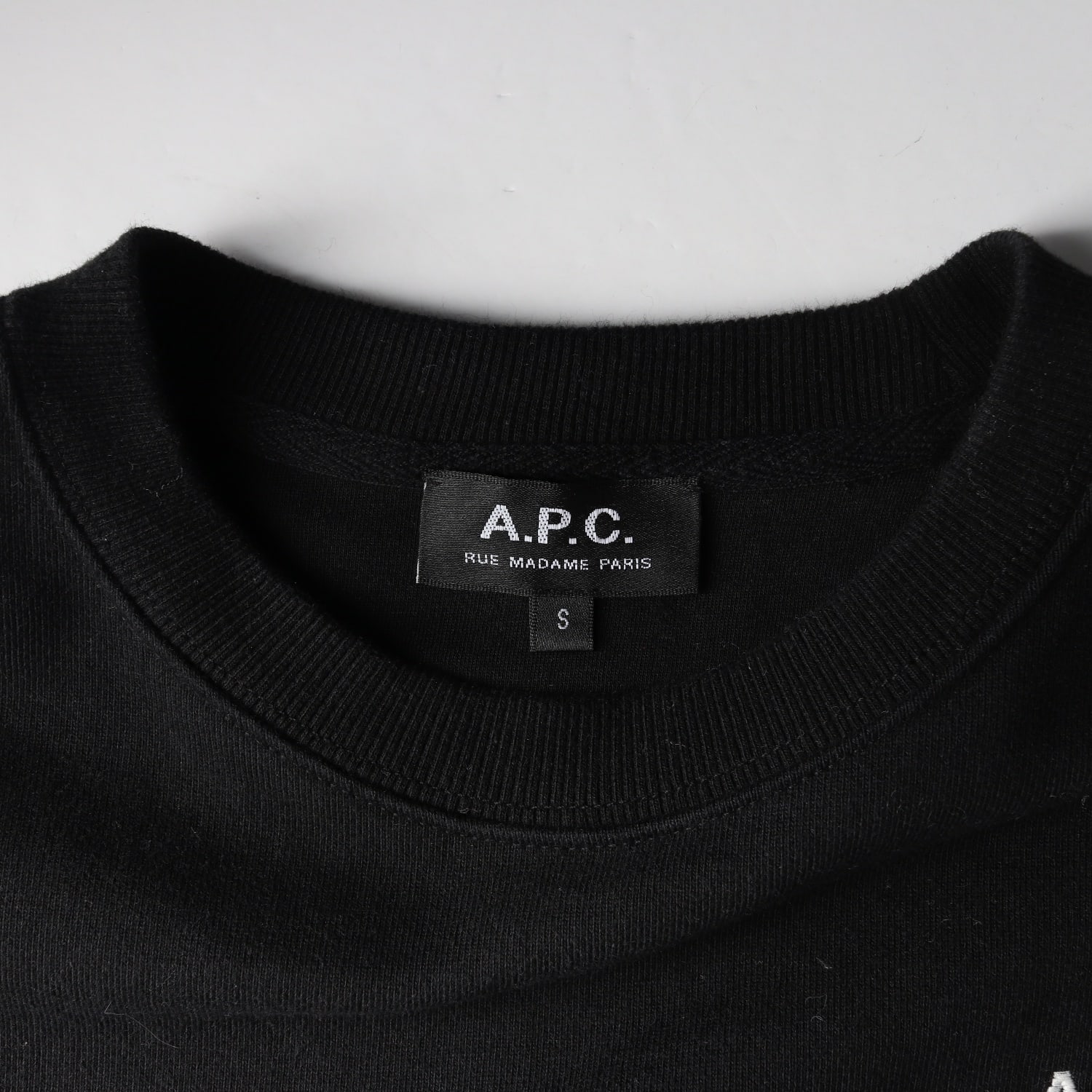 아페쎄 APC 22FW 로고 프린트 크롭 맨투맨 스웨트셔츠  이미지 3