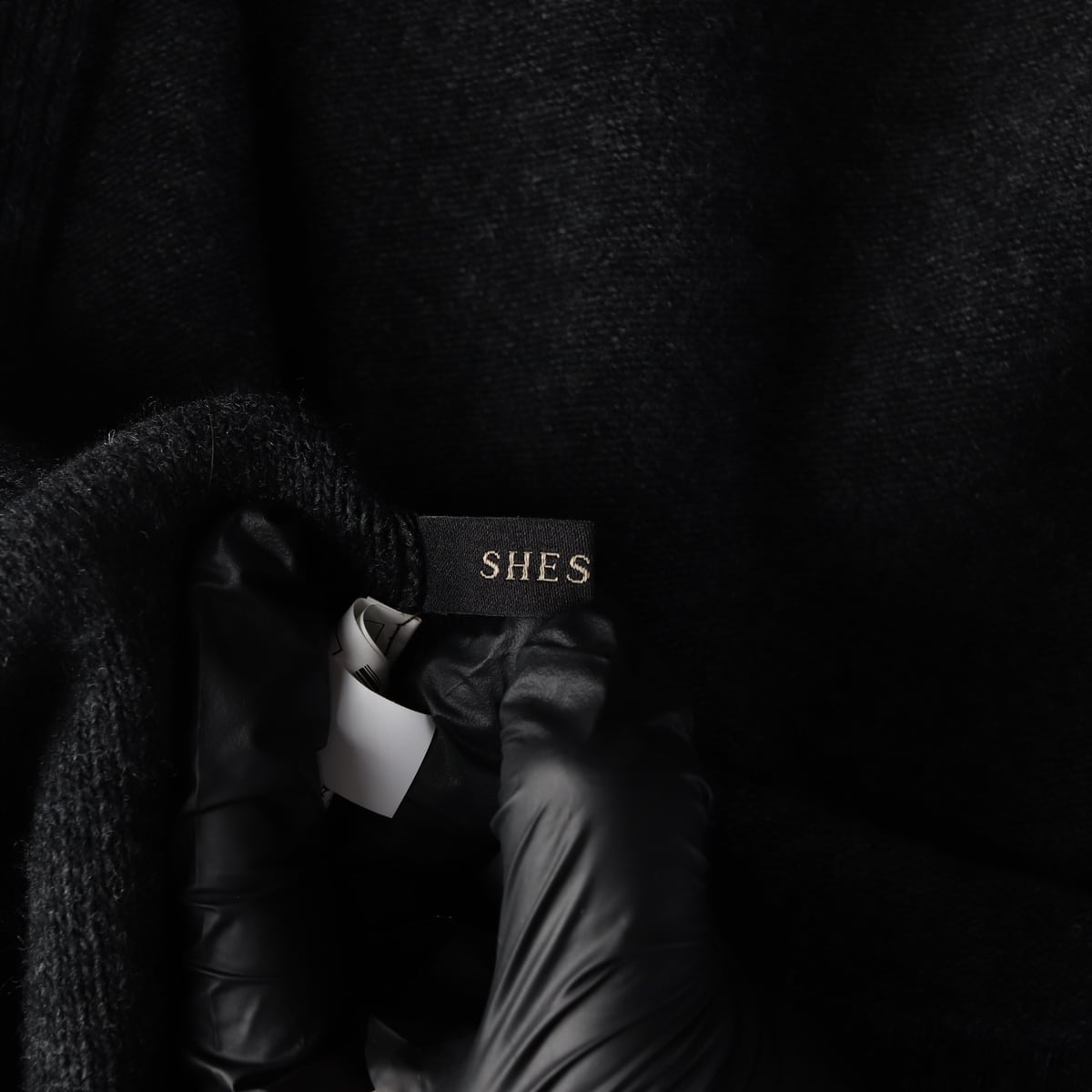쉬즈미스 울 터틀넥 니트 케이프 망토 스웨터 차콜  상세 이미지 3