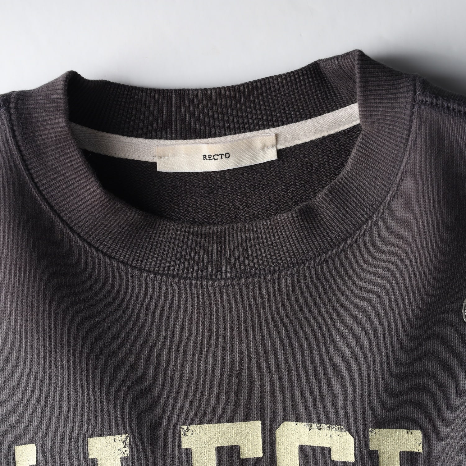 렉토 22FW LLEGE 로고 크롭 맨투맨 스웨트셔츠  이미지 3