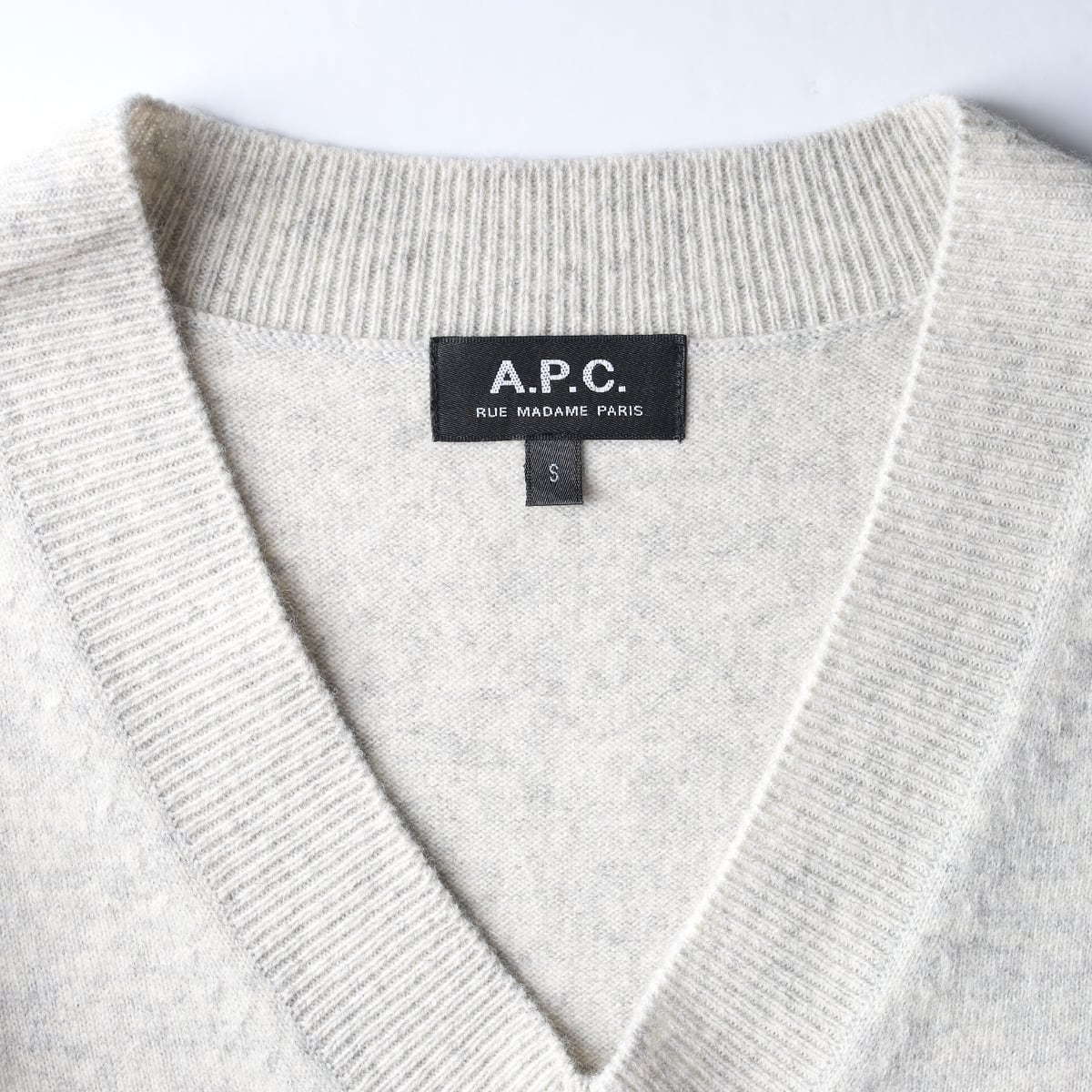 아페쎄 APC 로고 브이넥 니트 조끼 베스트  상세 이미지 3