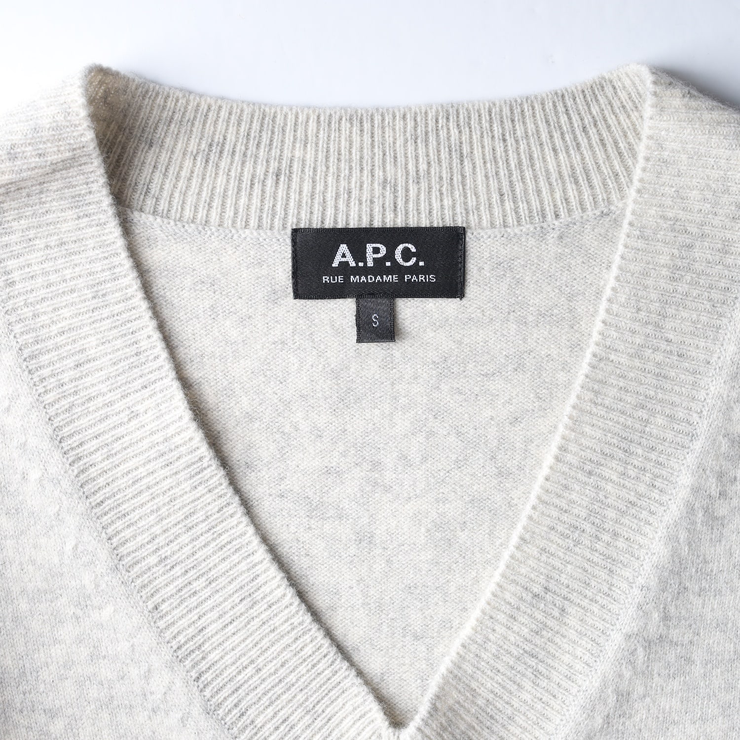 아페쎄 APC 로고 브이넥 니트 조끼 베스트  이미지 3