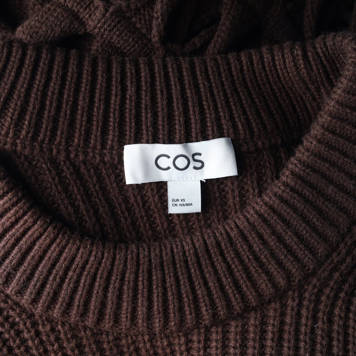 코스 23FW 오버핏 오픈 컷아웃 니트 스웨터 브라운 상세 이미지 3