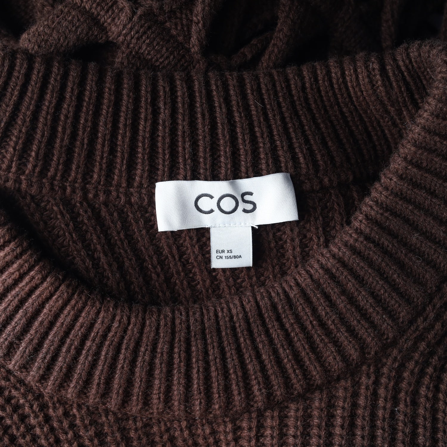 코스 23FW 오버핏 오픈 컷아웃 니트 스웨터 브라운 이미지 3