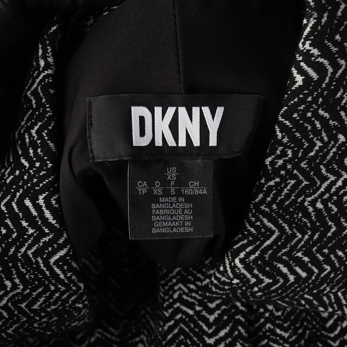 디케이엔와이 DKNY 22FW 헤링본 패턴 블레이저 재킷 상세 이미지 3