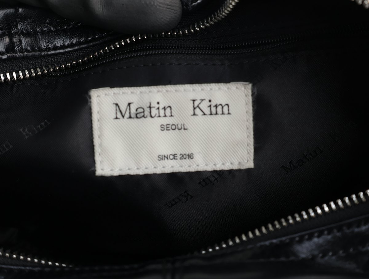 마뗑킴 하프 셔링 리본 라운드 백 가방 블랙 이미지 8