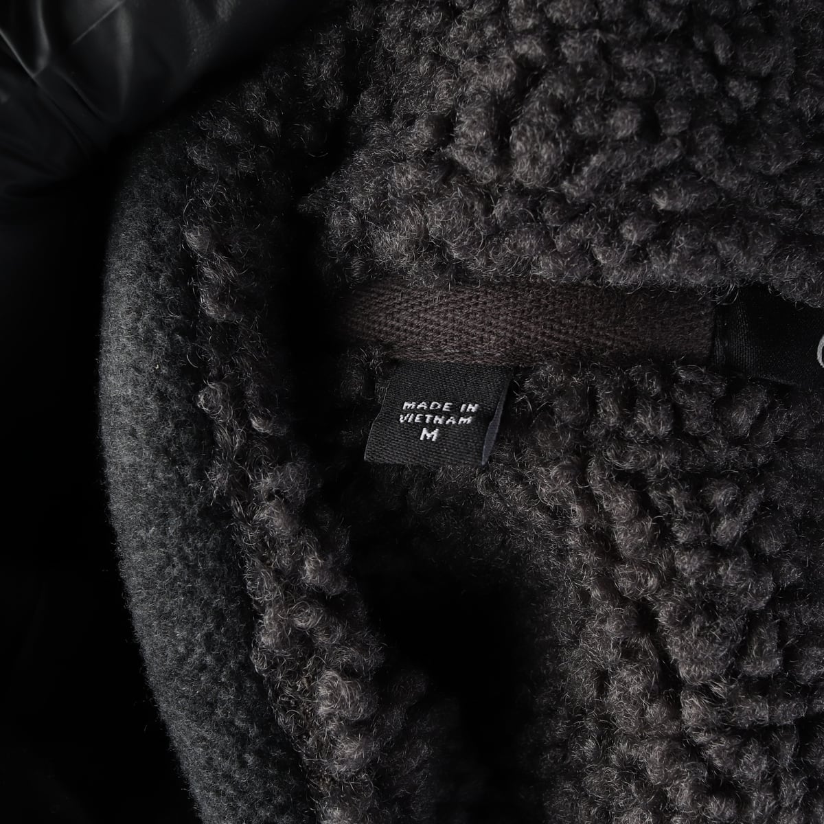 게스 22FW 스탠넥 플리스 본딩 집업 재킷 상세 이미지 4