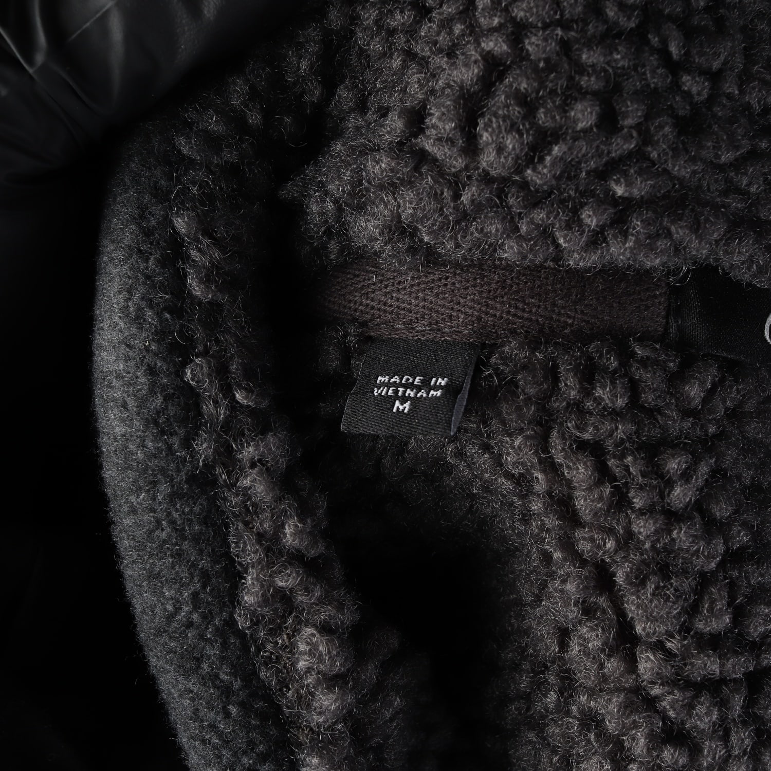 게스 22FW 스탠넥 플리스 본딩 집업 재킷 이미지 4
