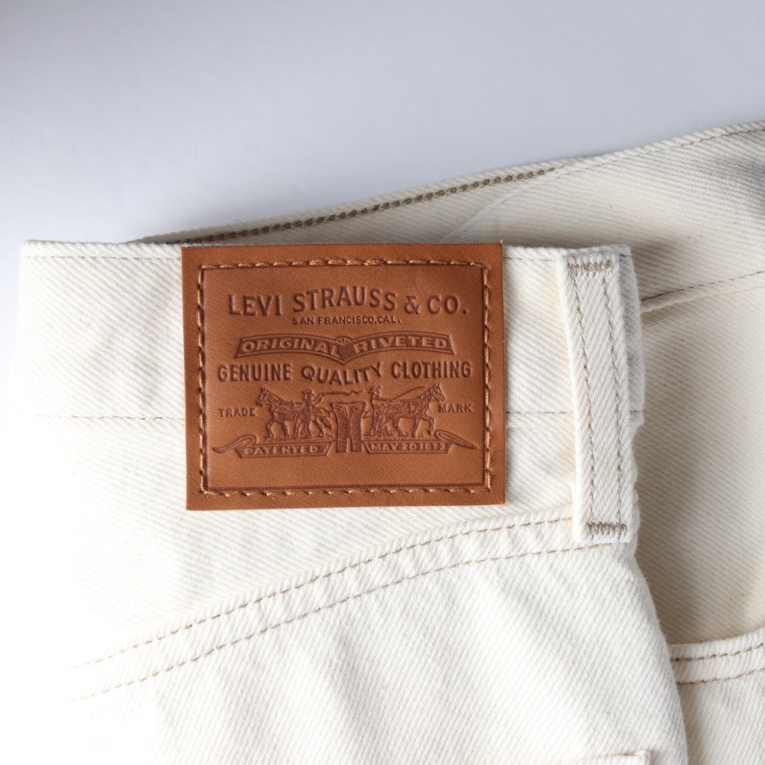 리바이스 프리미엄 하이 라이즈 와이드 데님 팬츠 이미지 3
