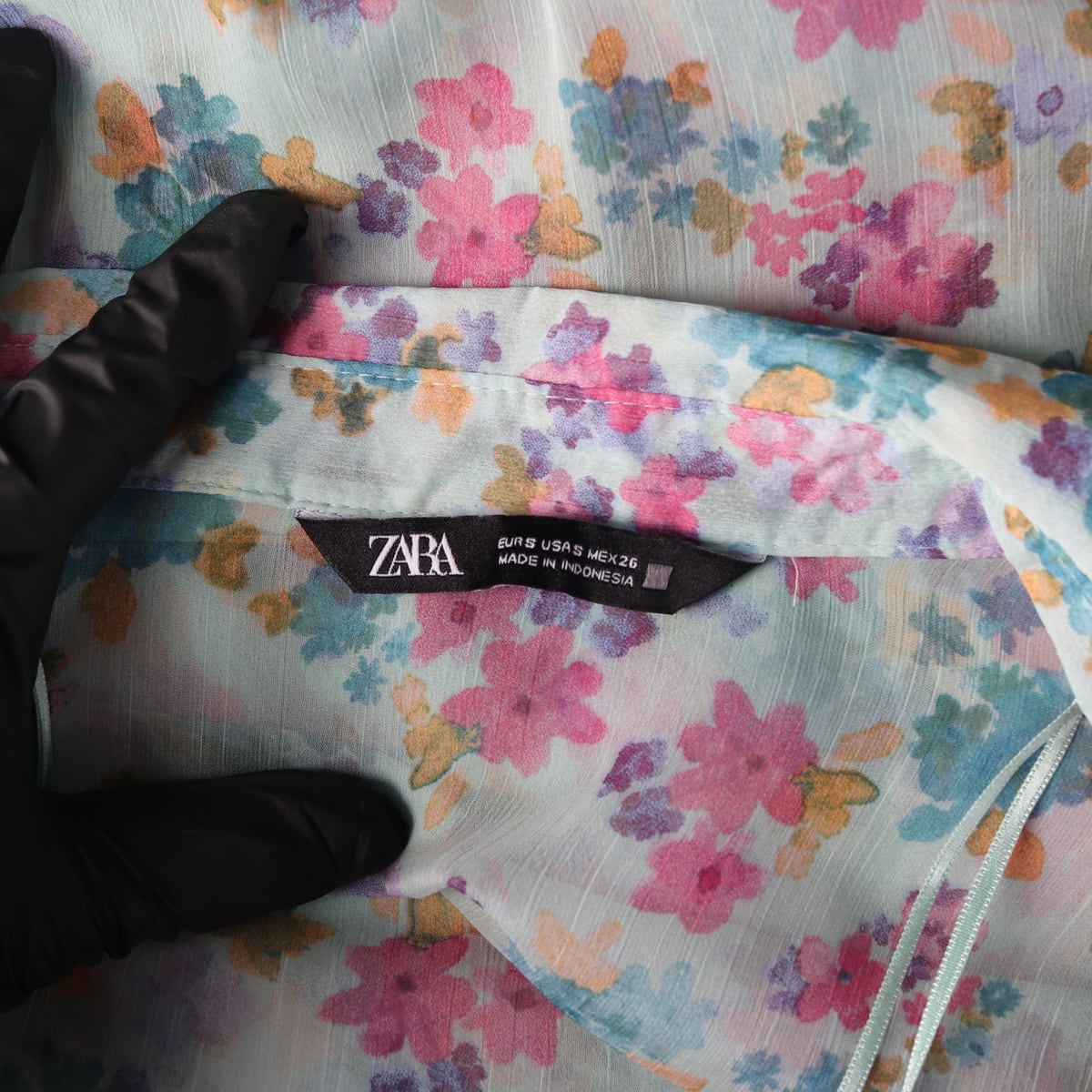 자라 ZARA 플로럴 프린트 밴딩 랩 셔츠 블라우스 상세 이미지 3