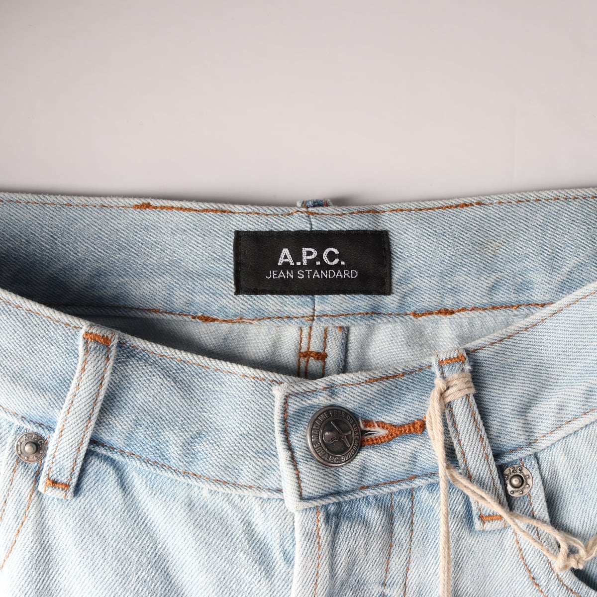 (새상품) 아페쎄 23FW APC 스탠다드 연청 데님 팬츠 상세 이미지 3