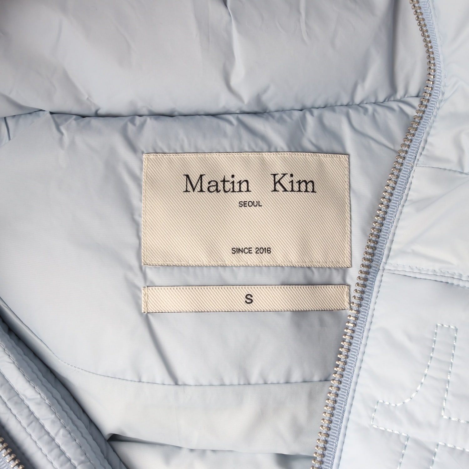 (새상품) 마뗑킴 24FW 우먼 빅 로고 포인트 덕 다운 패딩 베스트 이미지 4