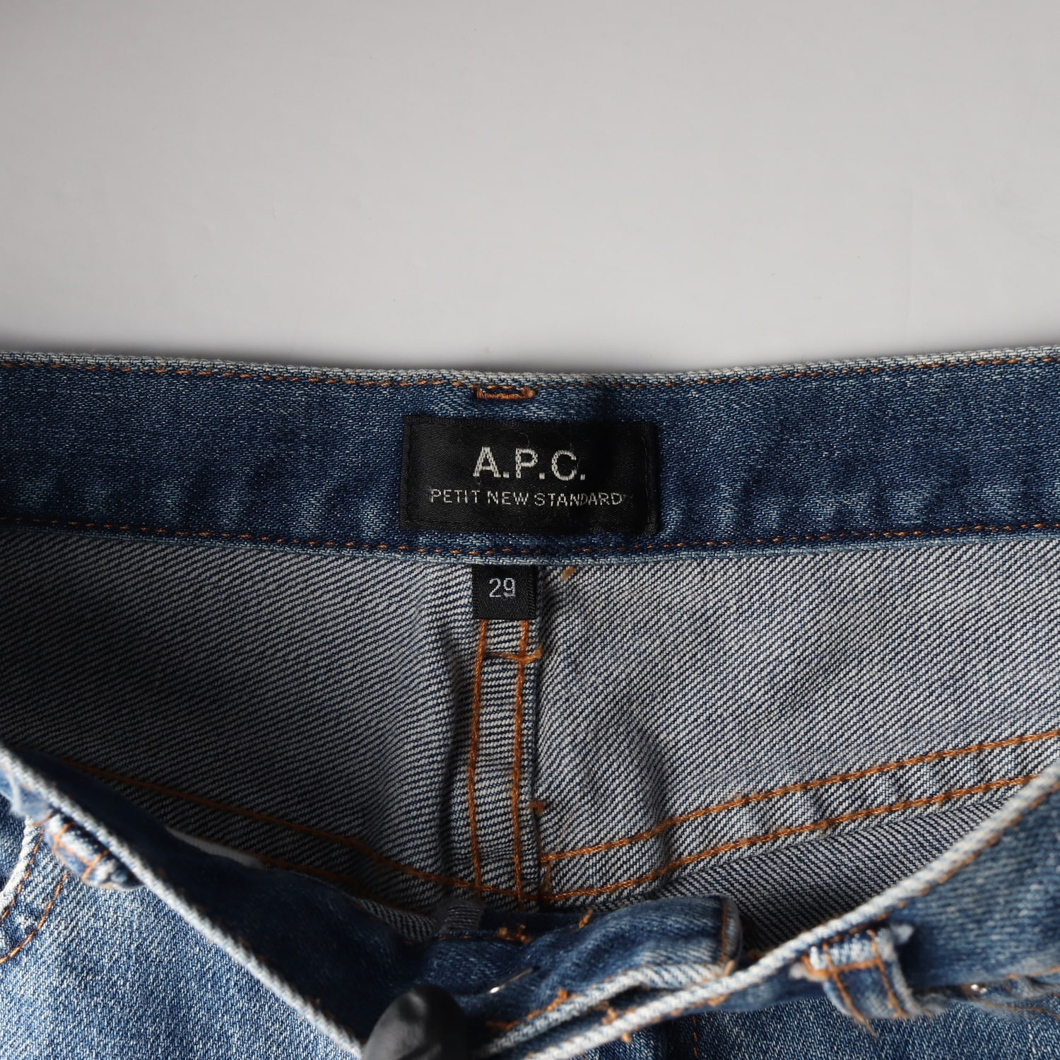 아페쎄 APC 쁘띠 뉴스탠다드 인디고 워싱 데님 팬츠 이미지 3