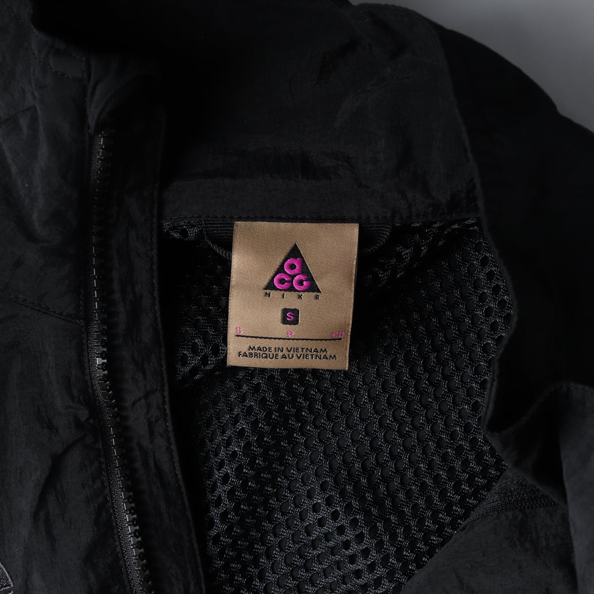 나이키 ACG 우먼스 포켓 디테일 하프집업 아노락 블랙 상세 이미지 3