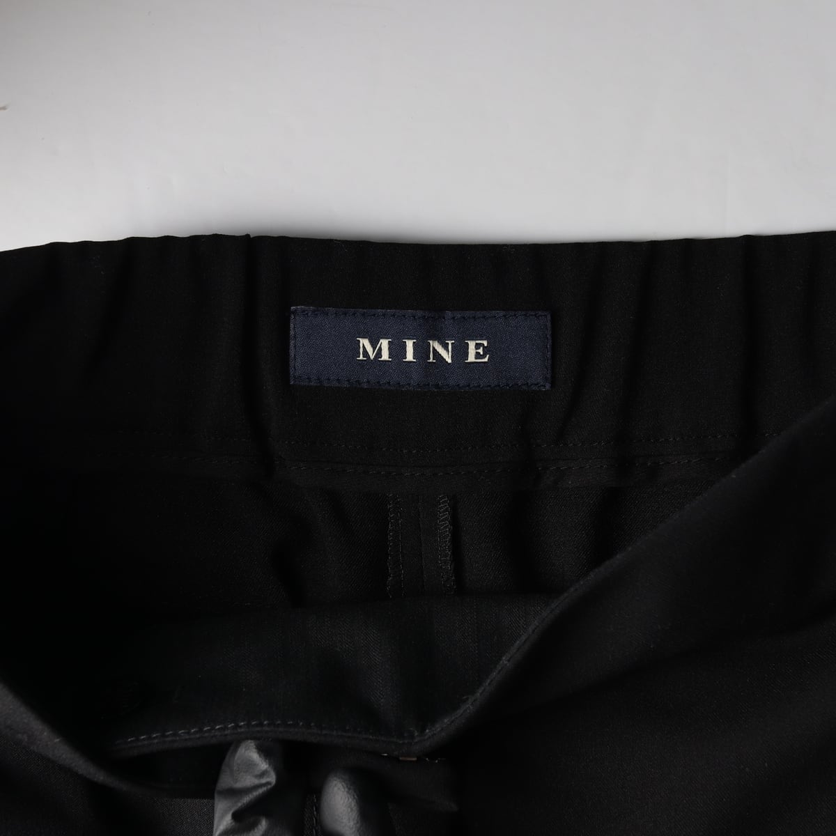 마인 25SS 와이드 뒷밴딩 슬랙스 팬츠 블랙 상세 이미지 3