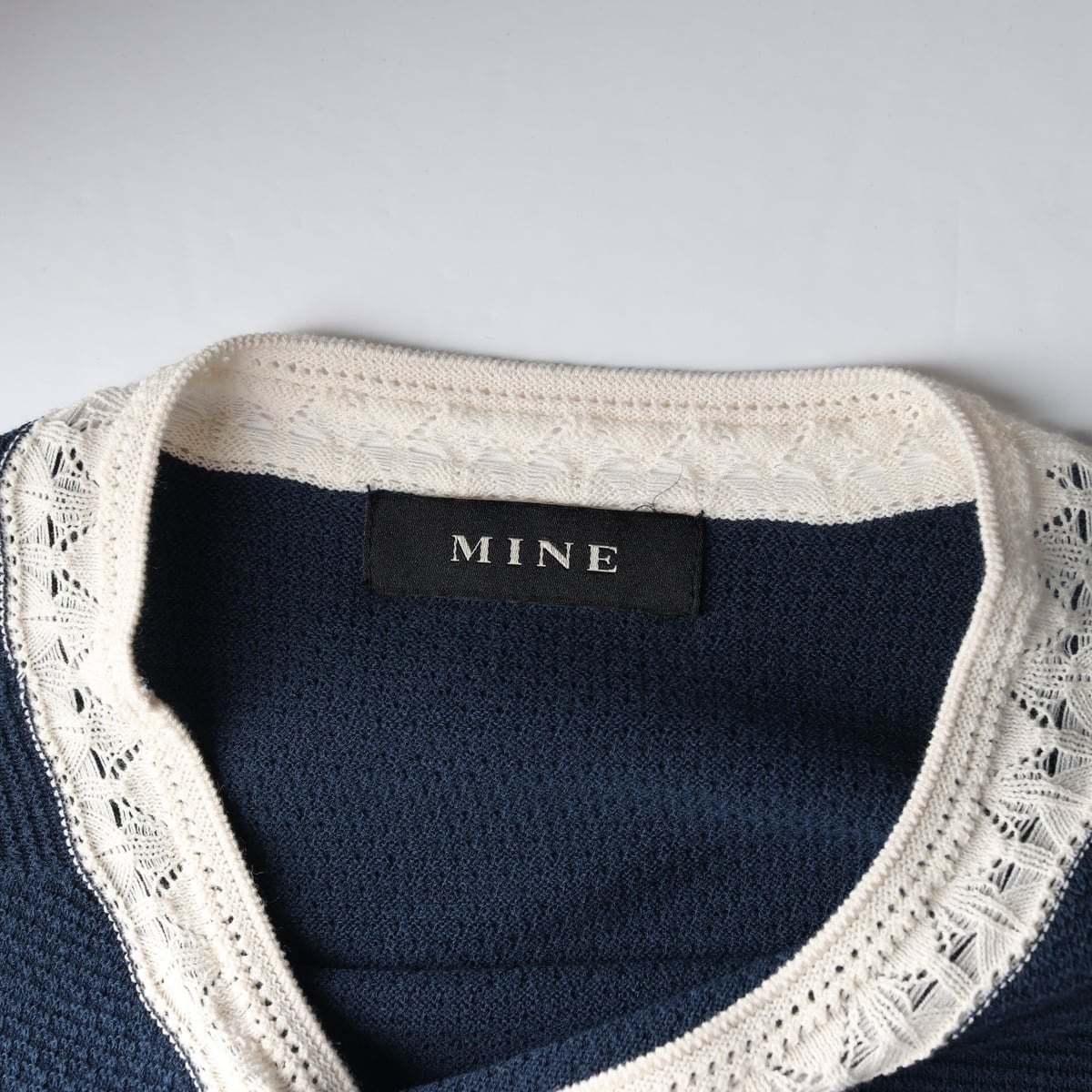 마인 22FW 배색 반팔 니트 스웨터 네이비 상세 이미지 3