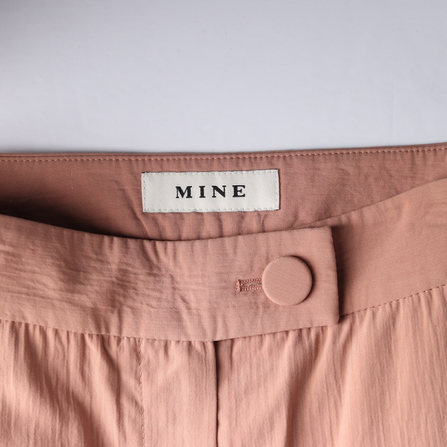 마인 MINE 카멜 테이퍼드핏 사이드 밴딩 슬랙스 팬츠 이미지 3