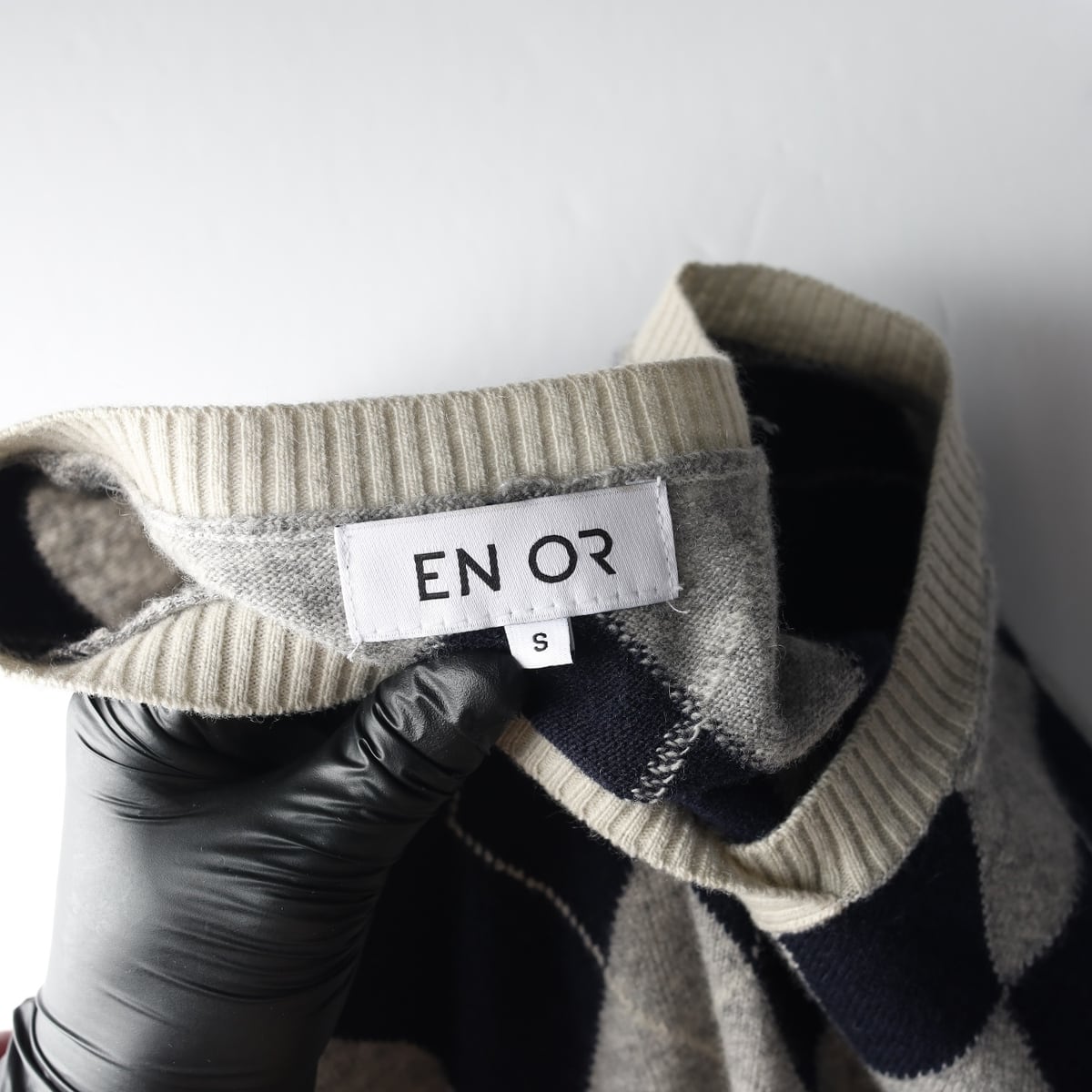 엔오르 22FW 아가일 패턴 울 캐시미어 블렌드 니트 베스트 상세 이미지 3