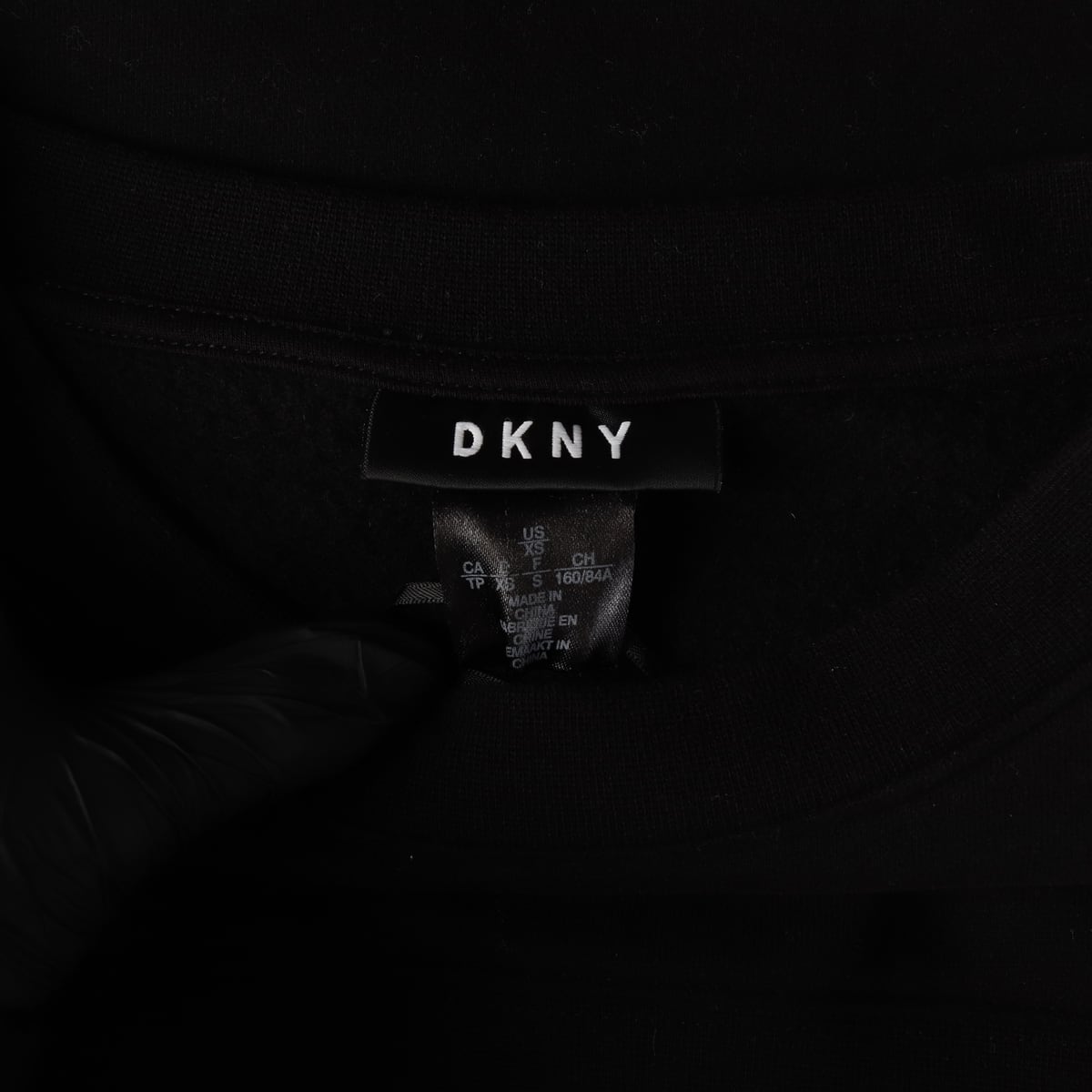 (새상품) 디케이엔와이 DKNY 로고 자수 레더 슬리브 맨투맨 상세 이미지 3