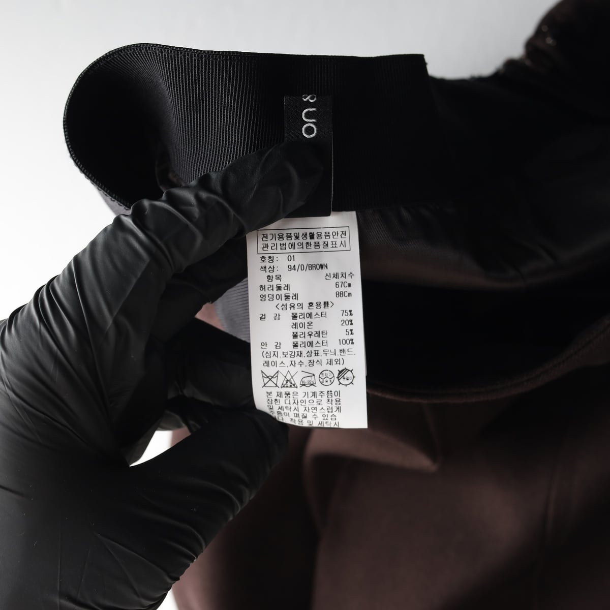 온앤온 22FW 플리츠 플레어 뒷밴딩 롱 스커트 다크브라운 상세 이미지 6