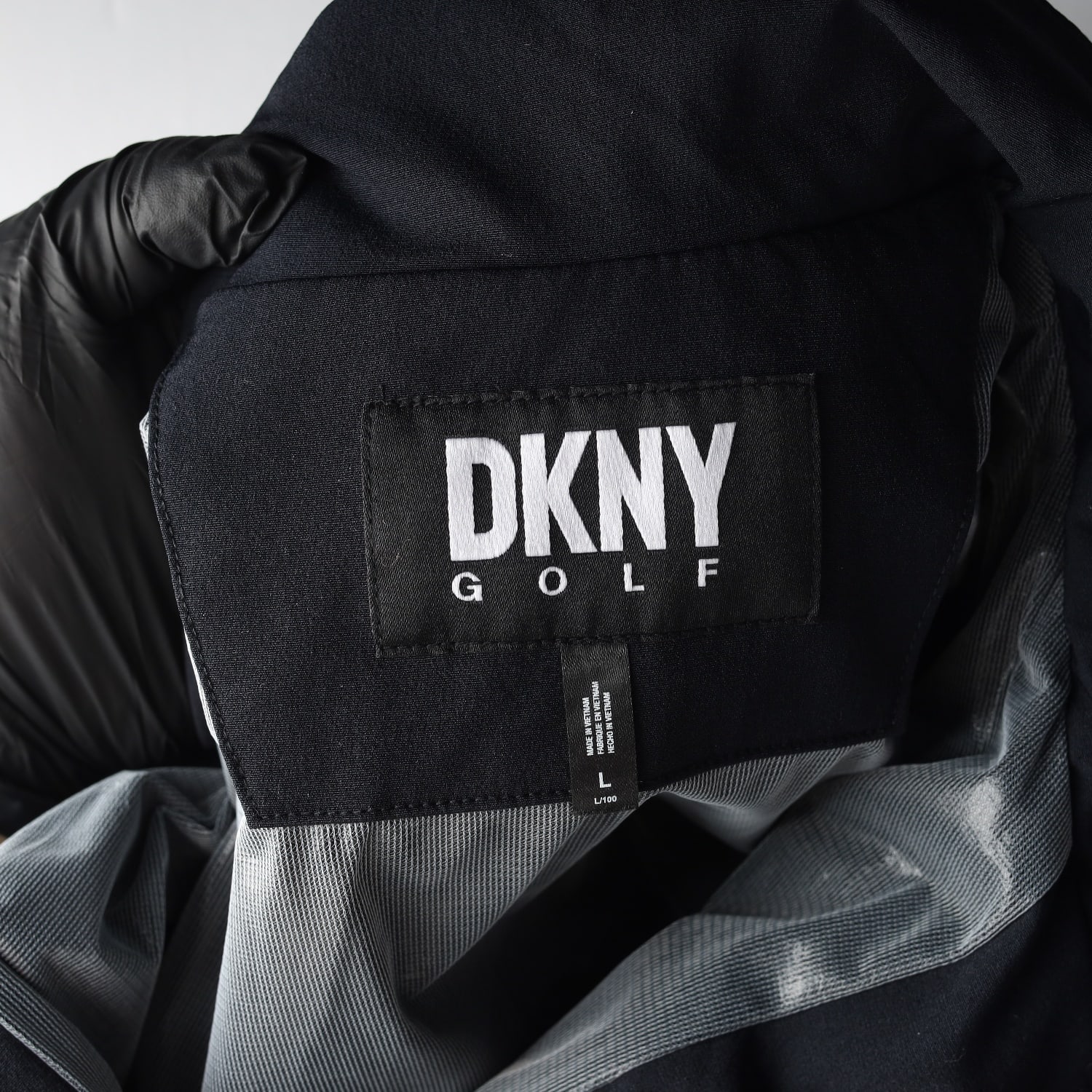 DKNY 디케이엔와이 골프 23FW 스탠드넥 로고 패치 점퍼 이미지 4