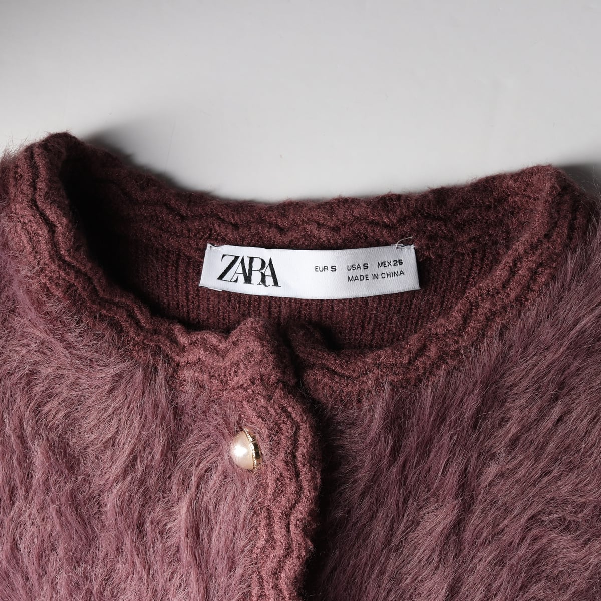 자라 ZARA 페이크 퍼 진주버튼 헤어리 라운드 가디건 상세 이미지 3