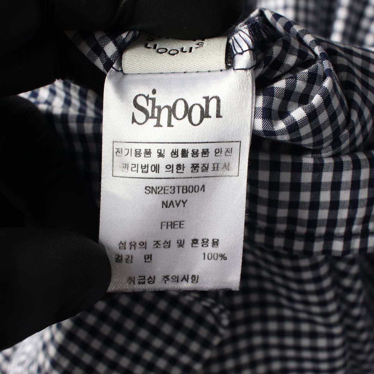 시눈 24FW 빅 리본 타이 코튼 블라우스 네이비 상세 이미지 4
