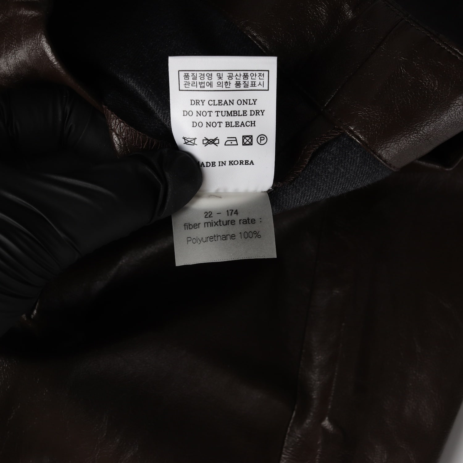 유메르 umer 22SS 크랙 패턴 페이크 레더 가죽 스커트 이미지 4