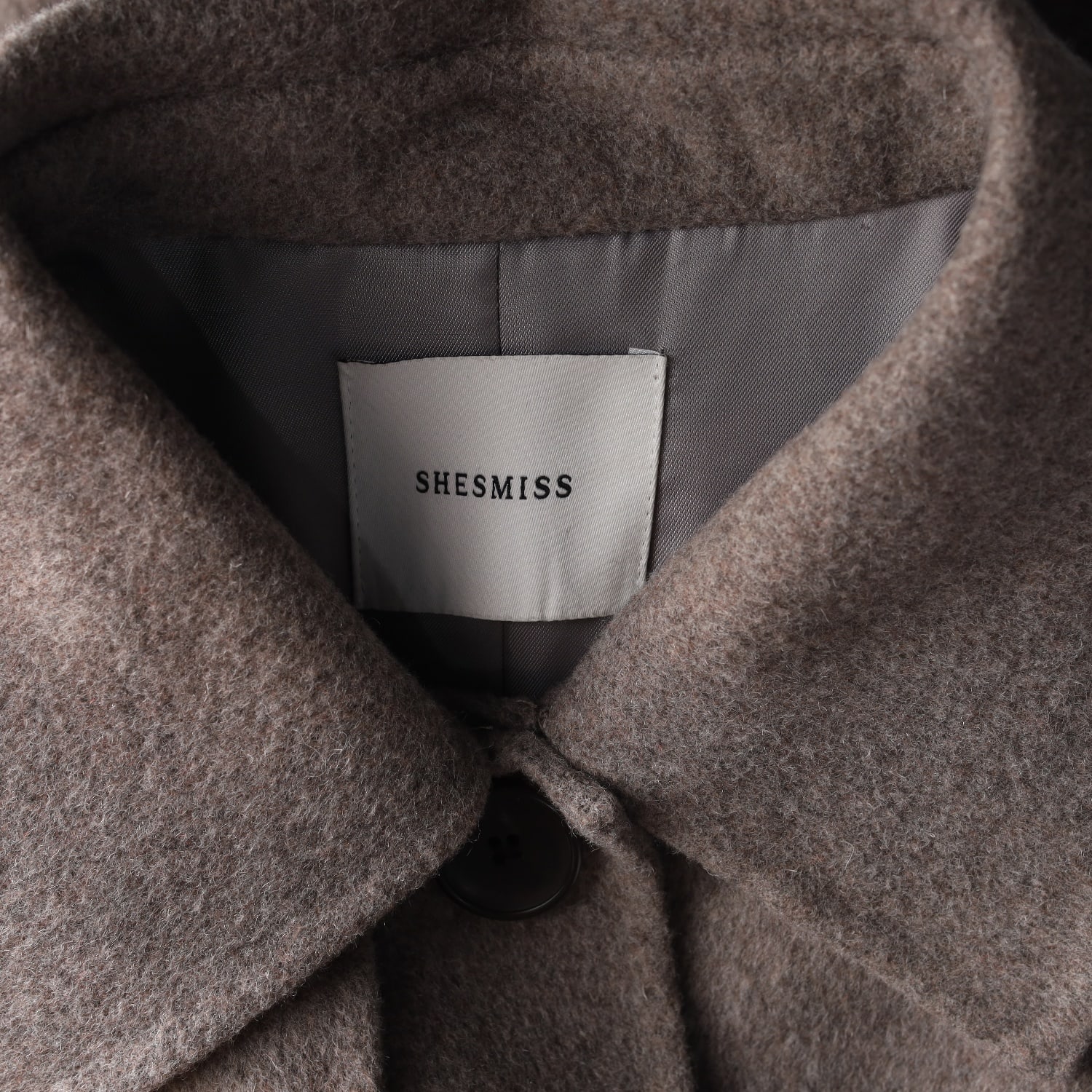 쉬즈미스 22FW 울 핸드메이드 벨티드 싱글 롱 코트 브라운 이미지 3