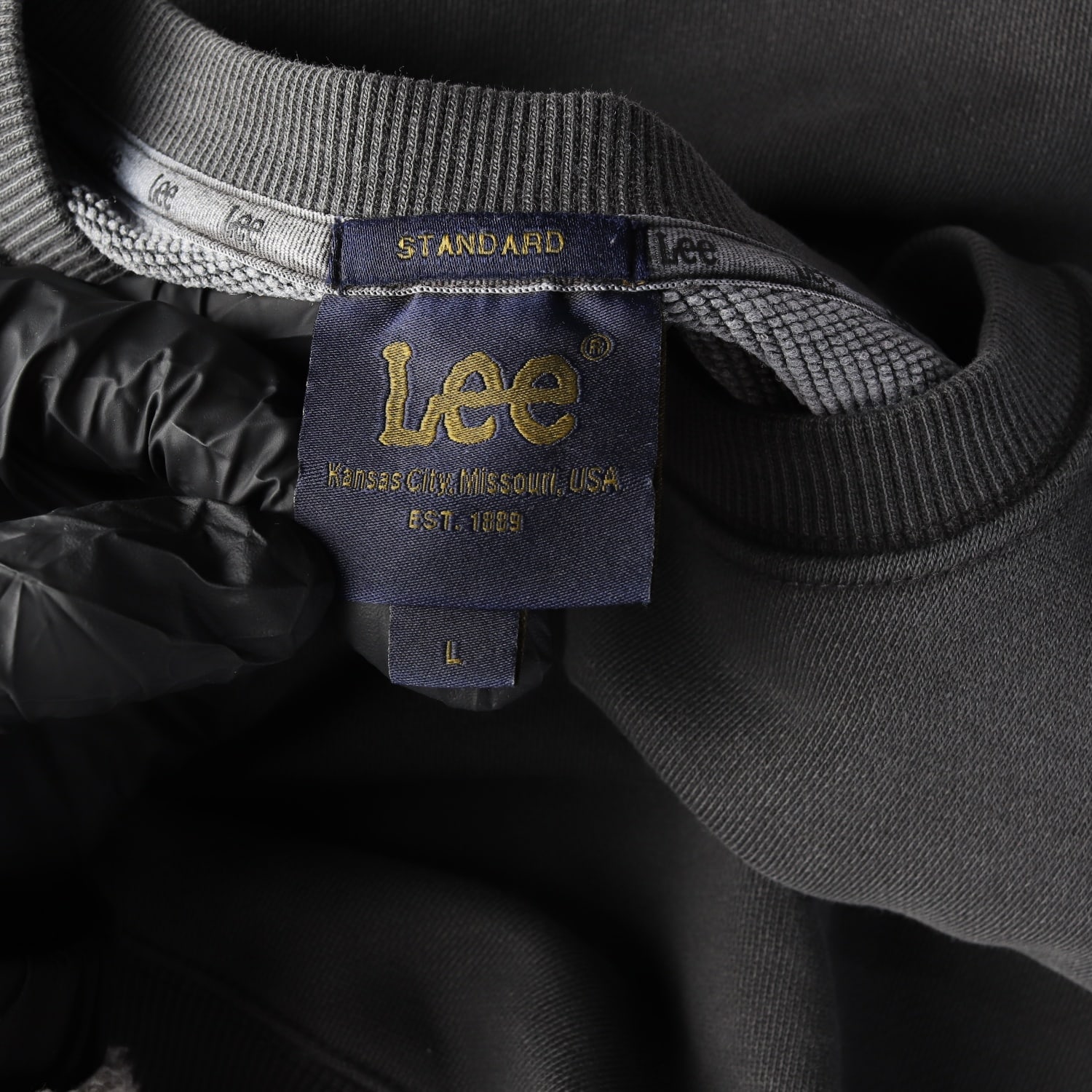 리 LEE 25SS 스몰 트위치 로고 맨투맨 스웨트셔츠 차콜 이미지 3
