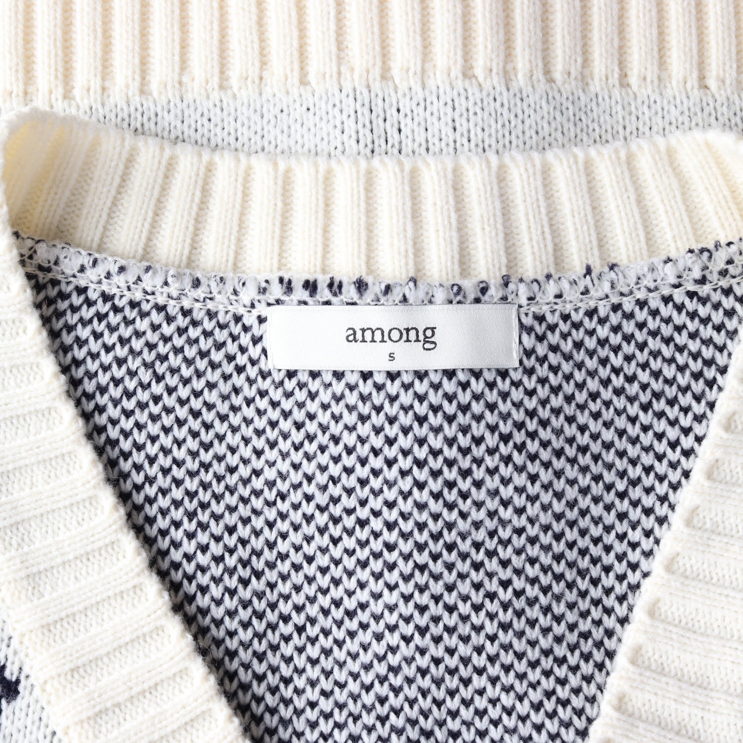 어몽 22FW 플라워 시드 자카드 버튼 베스트 아이보리 이미지 3