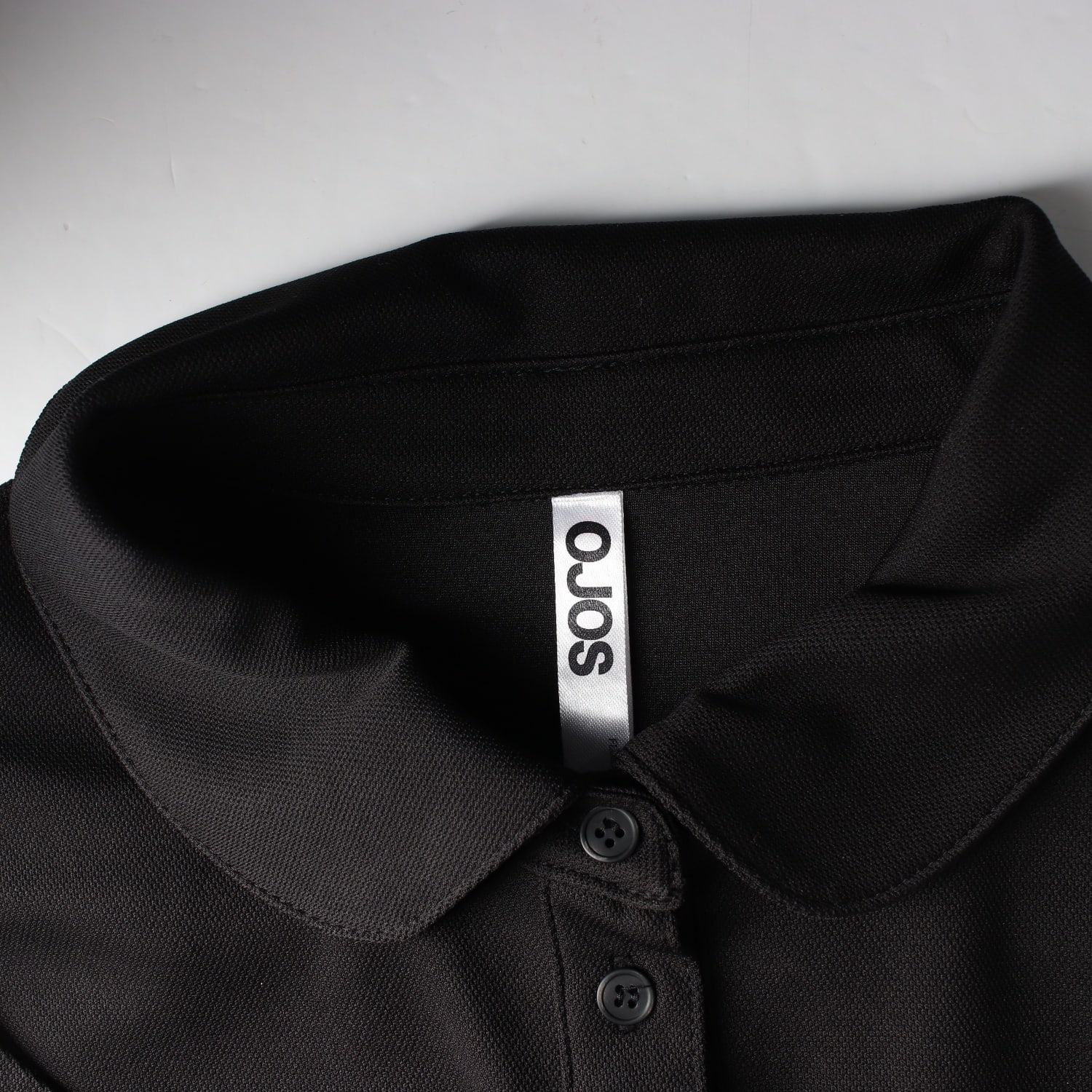 오호스 OJOS 26SS 디테처블 카라 티셔츠 블랙 이미지 3