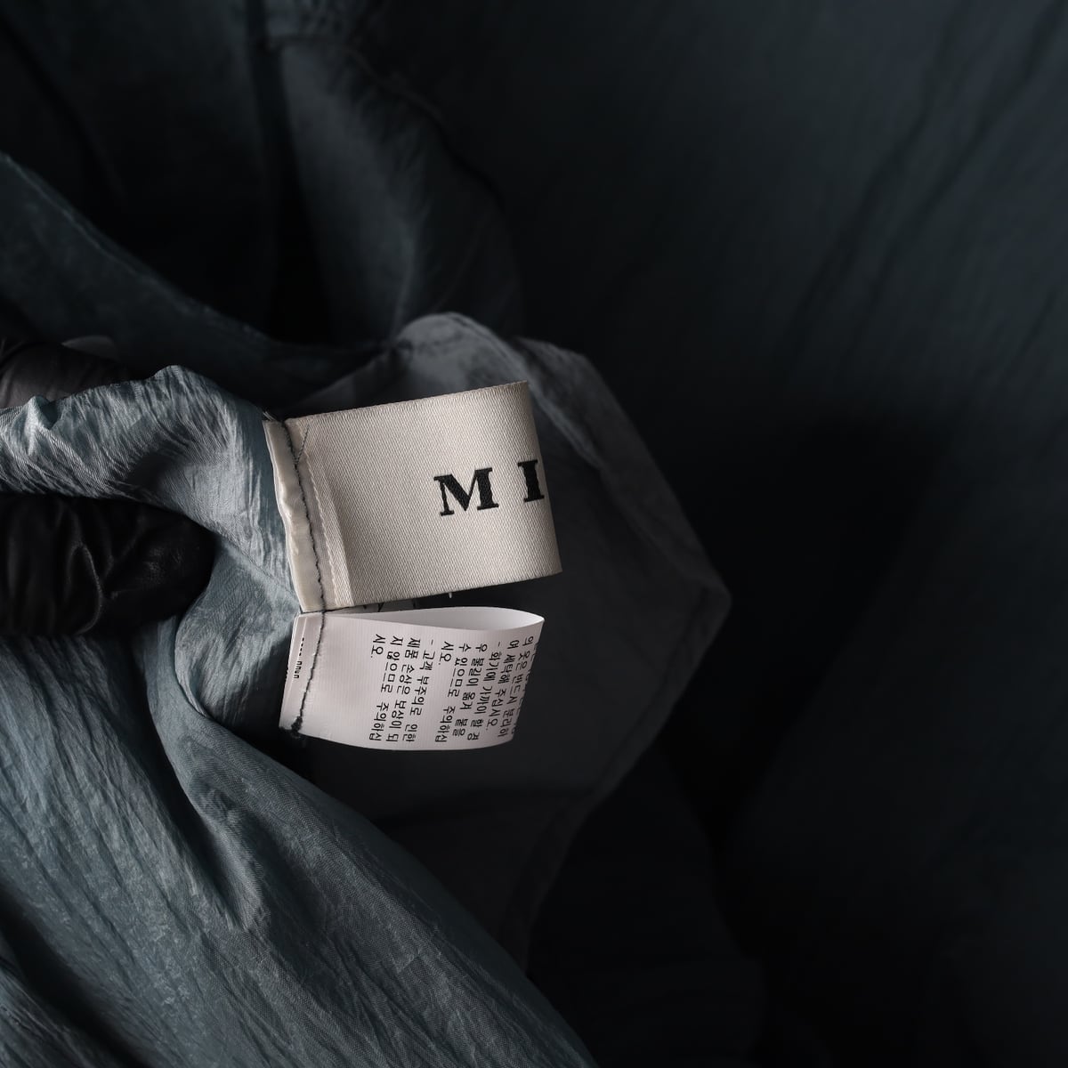 마인 MINE 후드 크링클 티어드 롱 바람막이 재킷 상세 이미지 3