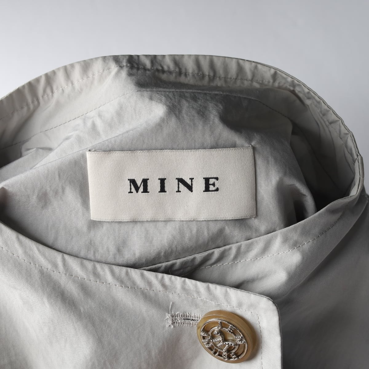 마인 MINE 스탠드넥 벨티드 플레어핏 트렌치 코트 상세 이미지 3