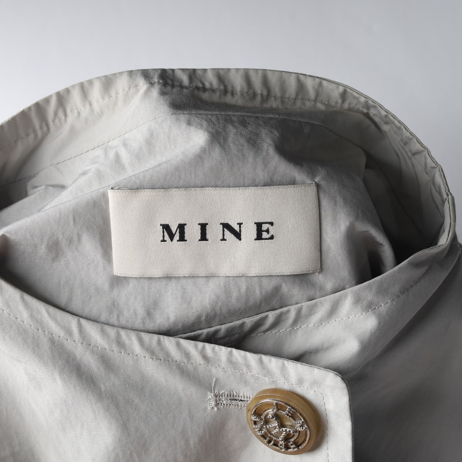 마인 MINE 스탠드넥 벨티드 플레어핏 트렌치 코트 이미지 3