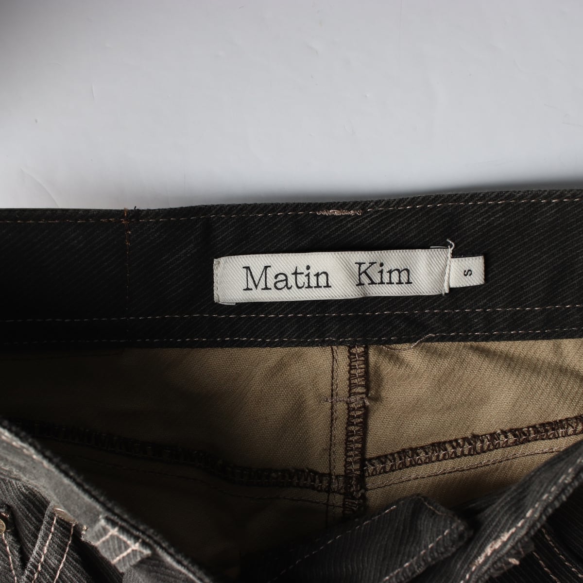 마뗑킴 24FW 빈티지 피그먼트 워시드 롤업 데님 팬츠 상세 이미지 3