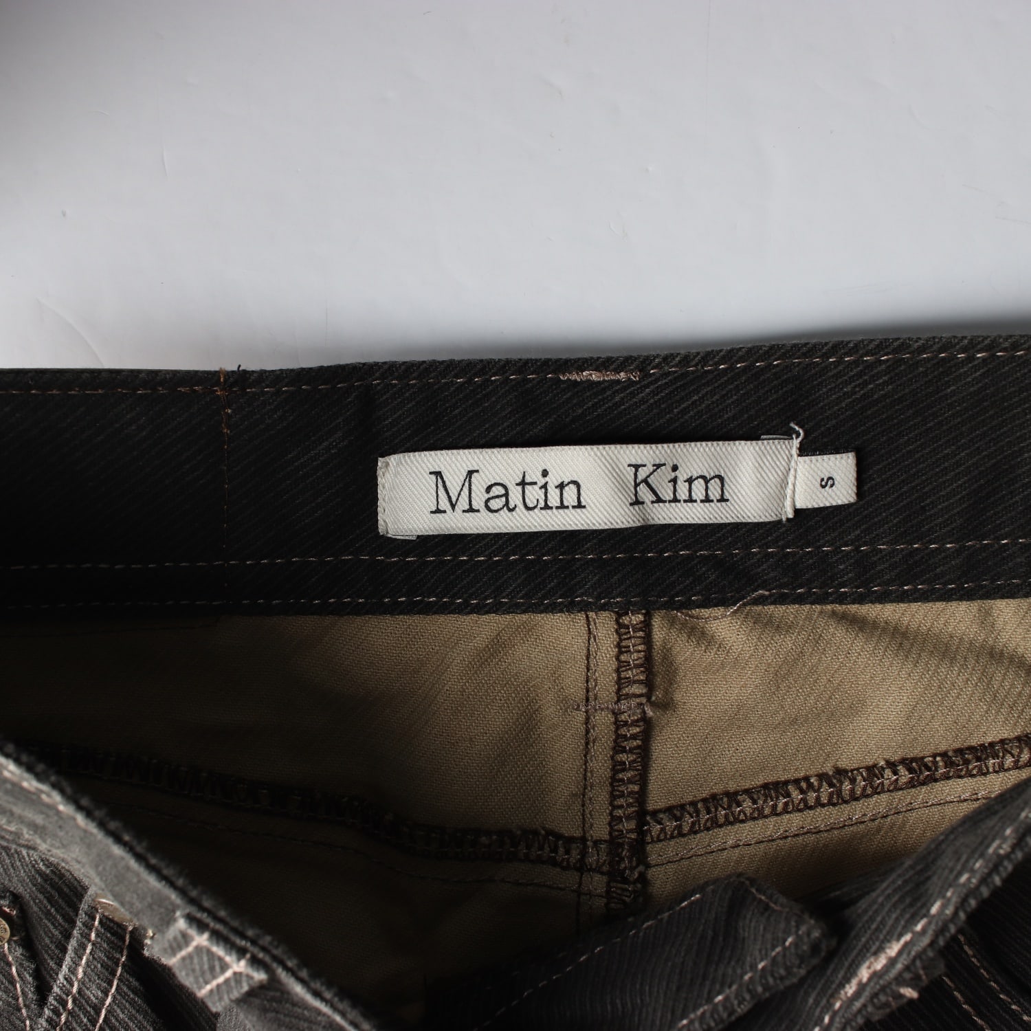 마뗑킴 24FW 빈티지 피그먼트 워시드 롤업 데님 팬츠 이미지 3