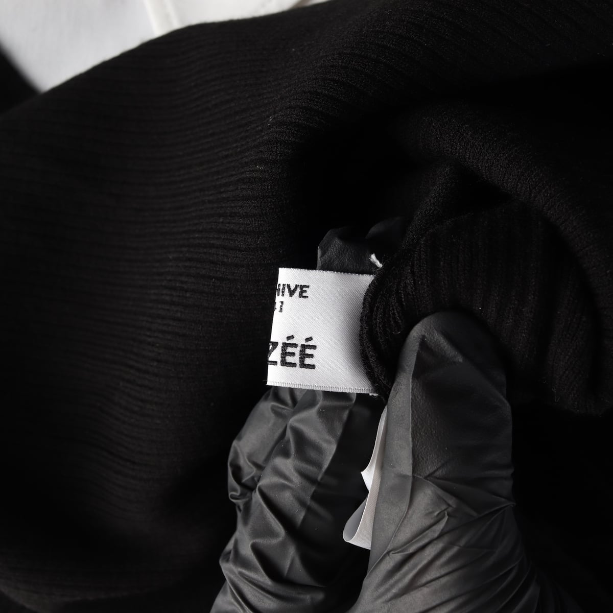 오브제 OBZEE 22FW 버튼 디테일 니트 롱 원피스 상세 이미지 4