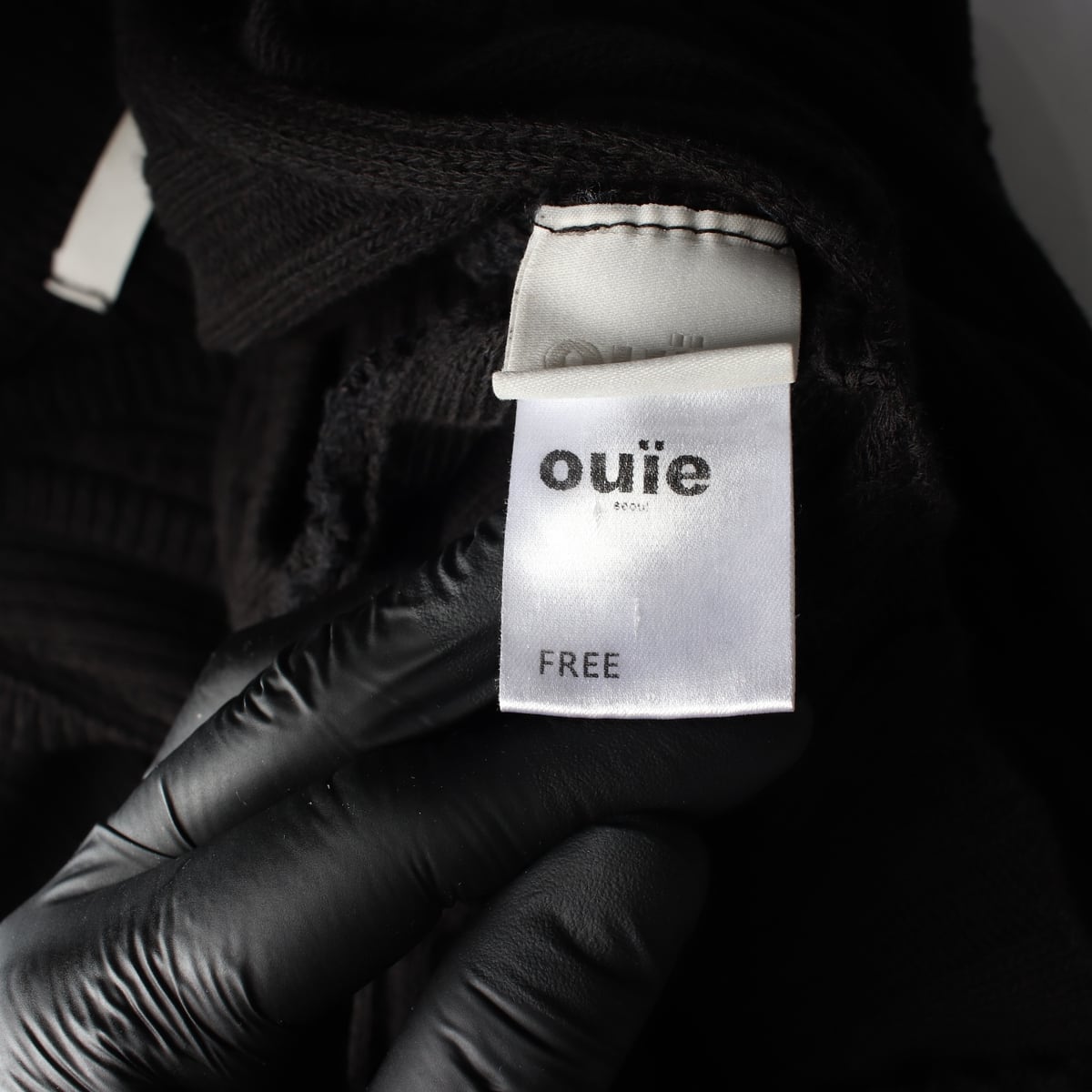우이 ouie 22FW 콤비 볼레로 가디건 니트 슬리브리스 세트 블랙 상세 이미지 4