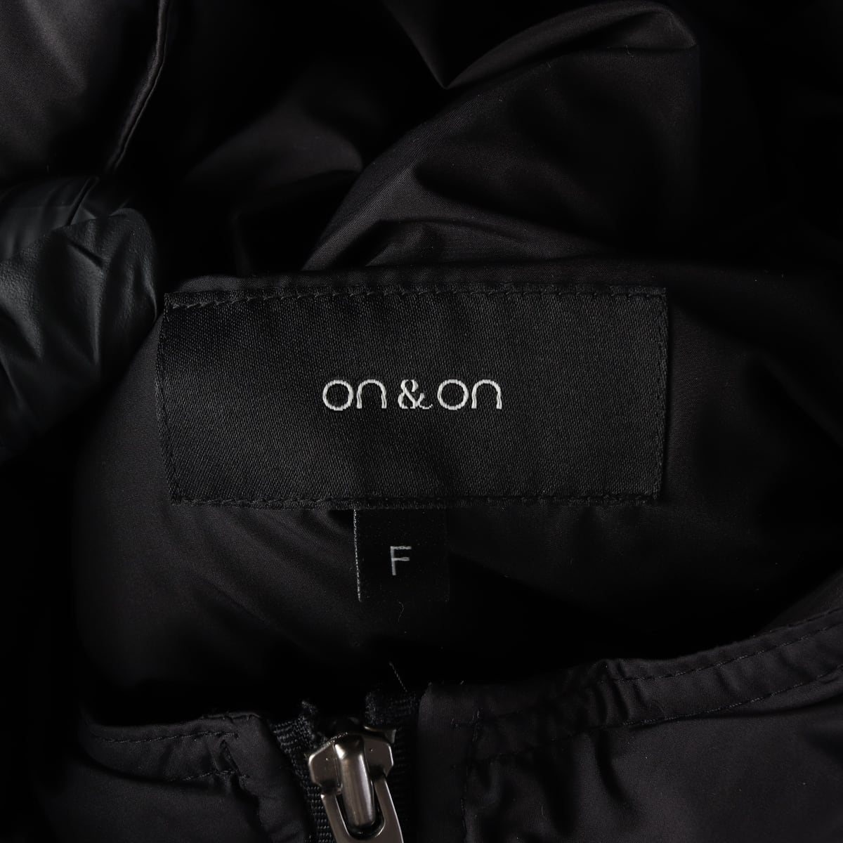온앤온 23FW 후드 허리 스트링 다운 패딩 조끼 베스트 상세 이미지 3
