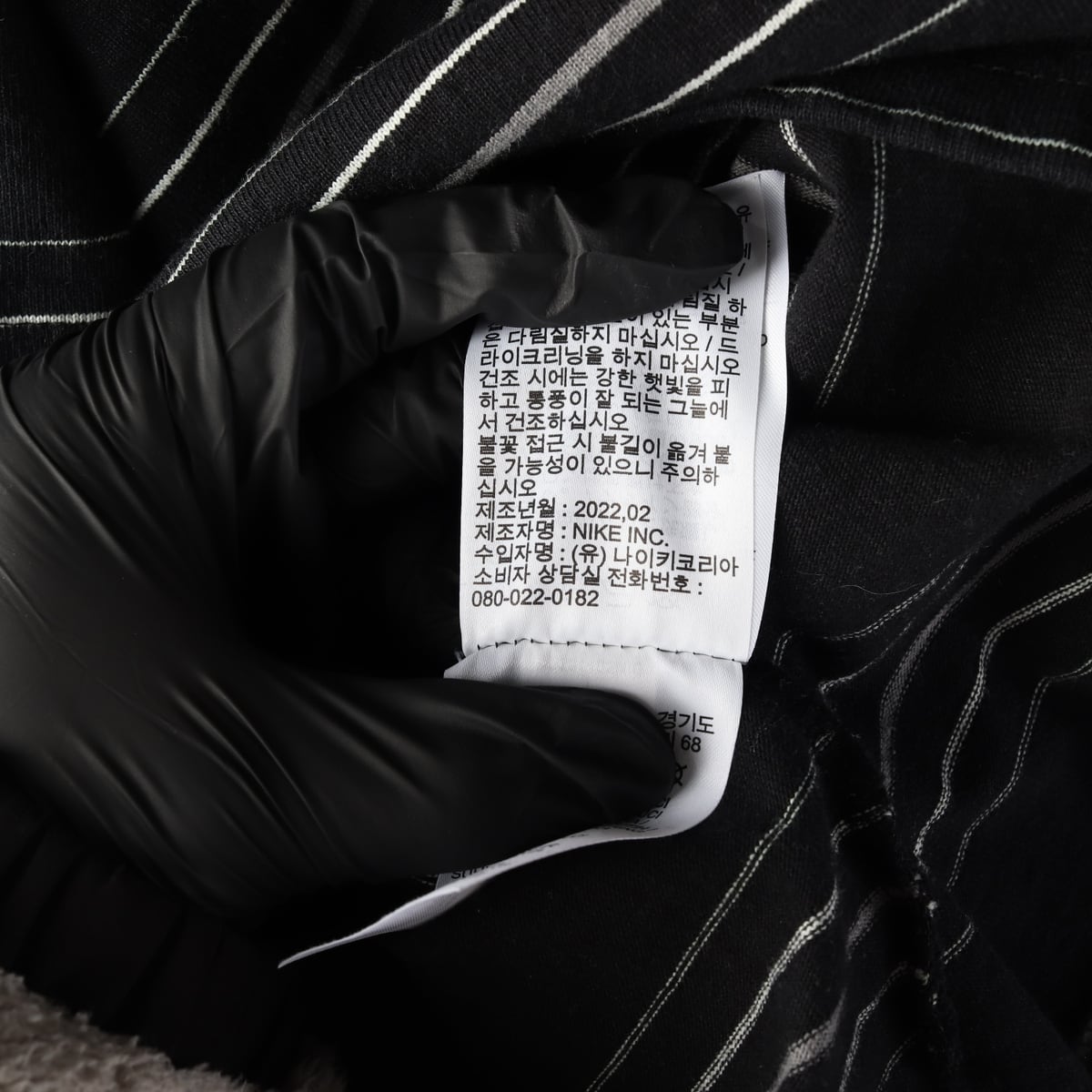 나이키 22SS 스트라이프 로고 오버핏 반팔 티셔츠 상세 이미지 5
