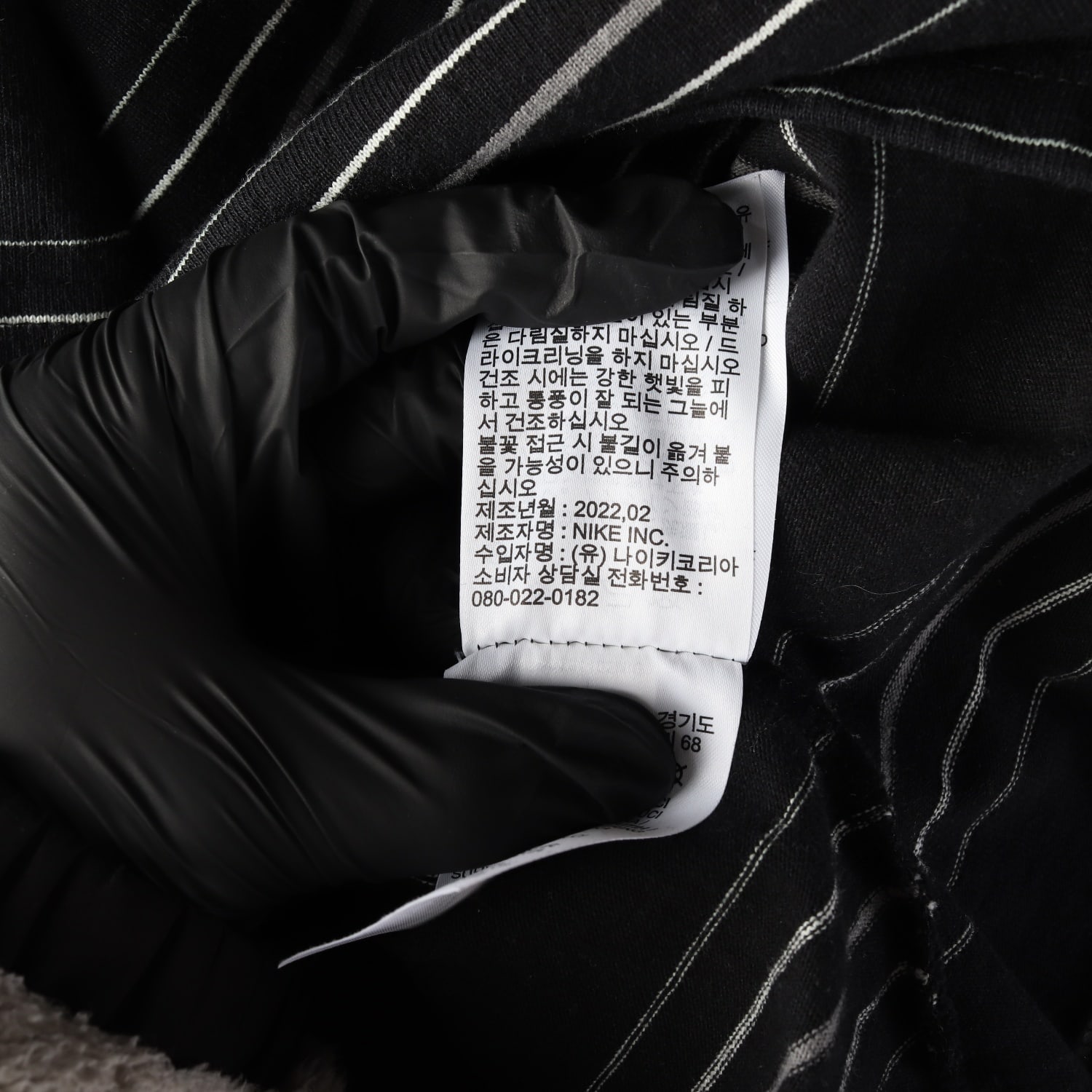 나이키 22SS 스트라이프 로고 오버핏 반팔 티셔츠 이미지 5
